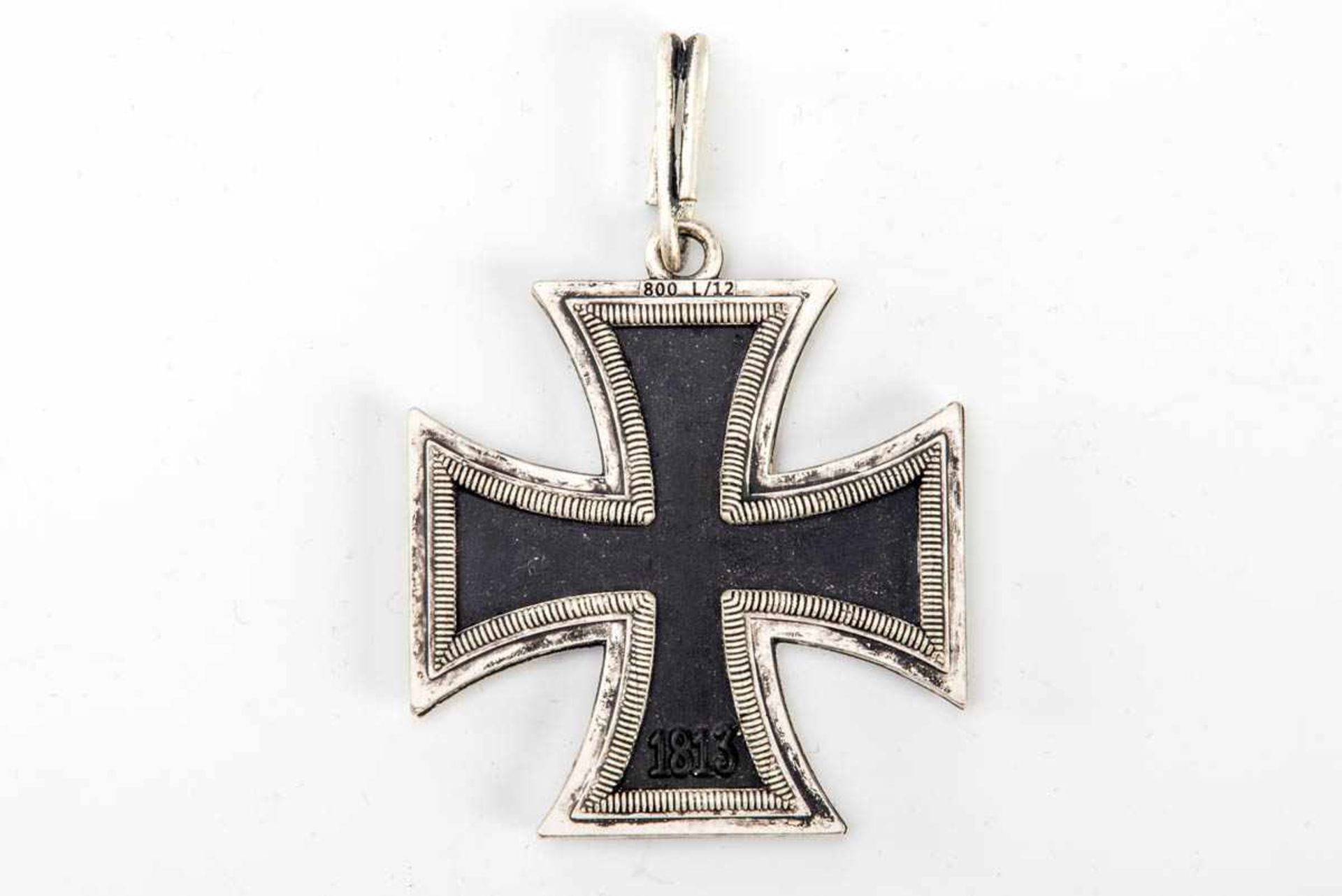 Ritterkreuz des Eisernen Kreuz 1939 Zweiteilige Zarge gepunzt 800 L/12. Der Kern aus Eisen ( - Bild 2 aus 2