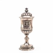 Deckelpokal, wohl Braunschweig 1838 12lötiges (750er) Silber, innen vergoldet. Oktogonaler Stand,