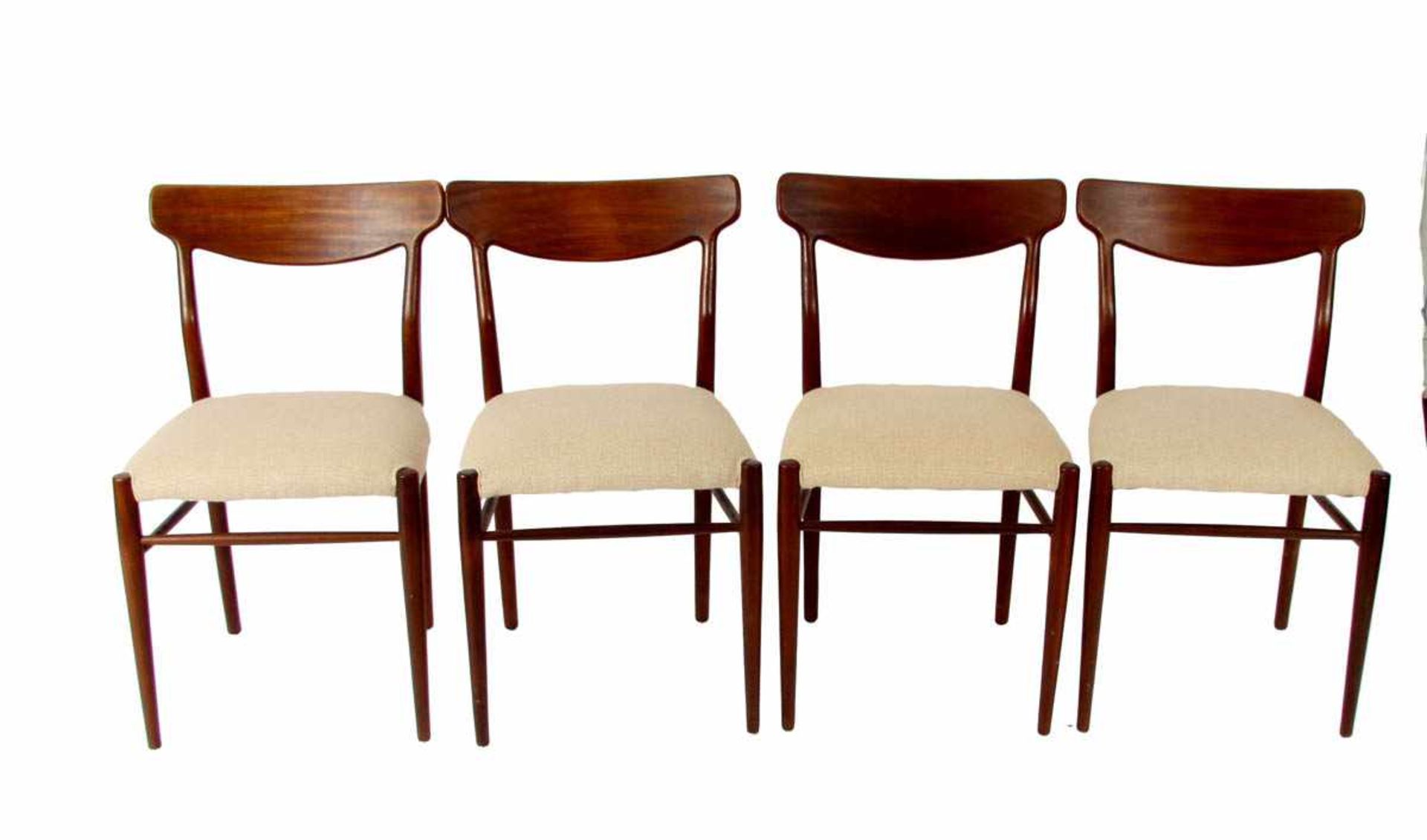 4 Stühle, AS Mobelier, Dänemark um 1970 Teakholz. Gerade gerundete Beine, gerade Zarge Sitz