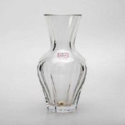 Schwere Kristallvase, Baccarat-France Farbloses Glas, geschliffen. Höhe 25 cm. Klebeetikett des