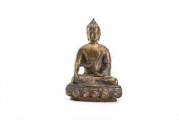 Meditierender Buddha, Tibet 19. Jh. Bronze. Auf Lotossockel mit gekreuzten Beinen sitzend wird der