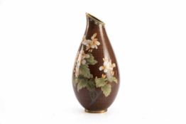 Cloisonne-Vase, China 1991 Messing mit dunkelbraunem Cloisonne-Fond mit großem Blütenzweig.