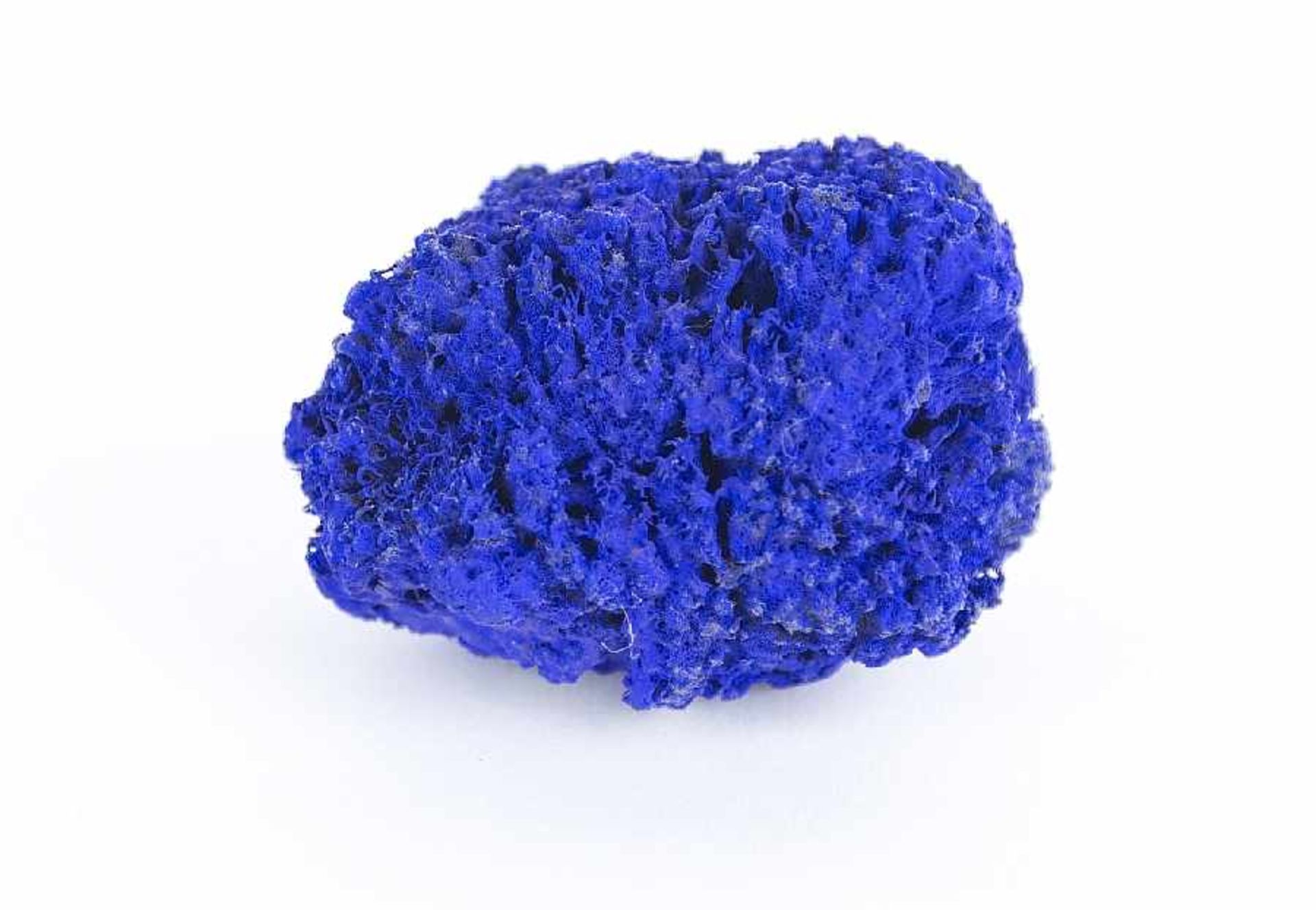 Yves Klein 1928 - 1962 Monochromer blauer Schwamm Schwamm mit blauem Pigment, 1961; B 6,3 cm, H 4, - Bild 2 aus 4