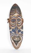 Sepik, Neu Guinea Maske Holz, geschnitzt und farbig gefasst; H 84 cm; Sammlung Helmut Hentrich,