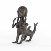 Burkina Faso, Lobi Meereswesen Bronzefigur; H 36 cm, L 41 cm, T 17 cm; seit ca. 50 Jahren in