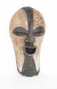 Songe, Kongo Kifwebe-Maske Holz, beschnitzt und farbig gefasst; H 49 cm Songe, Congo Kifwebe mask