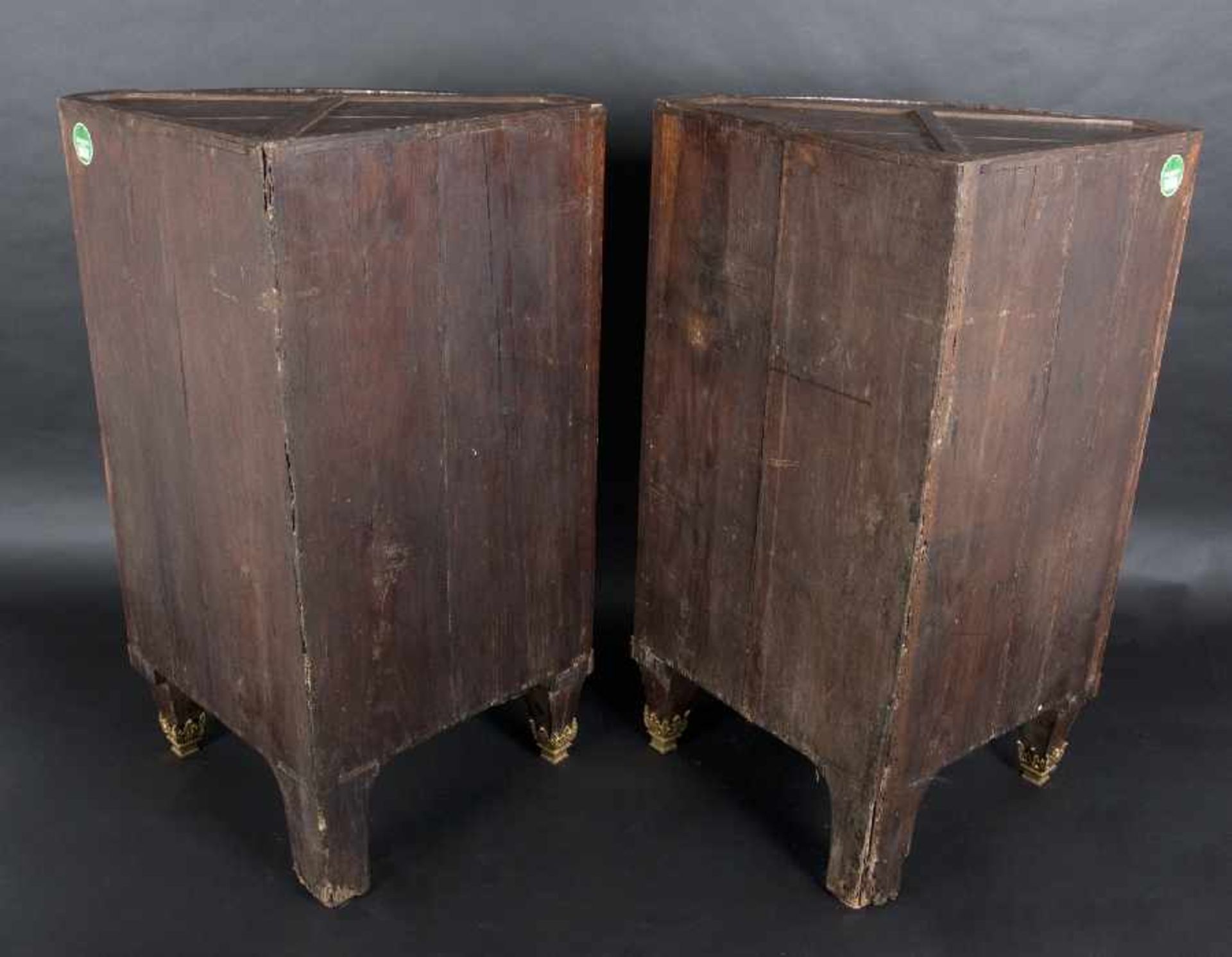 Frankreich, 18. Jh. und später Ein Paar Eck-Halbschränke (Louis-XVI) Holz, intarsiert, - Bild 4 aus 5
