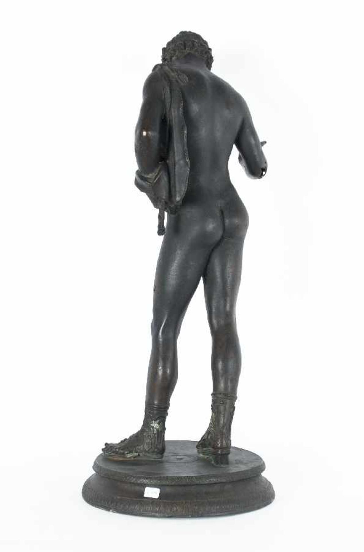 Nach dem Original aus Pompeji Stehender Narziss Bronze; früher Abguss des 19. Jh.; H 62,5 cm; - Bild 2 aus 2