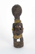 Songe, Kongo Kleine Zauberfigur Holz, beschnitzt, Metallapplikation, Glassteinketten; H 24 cm;