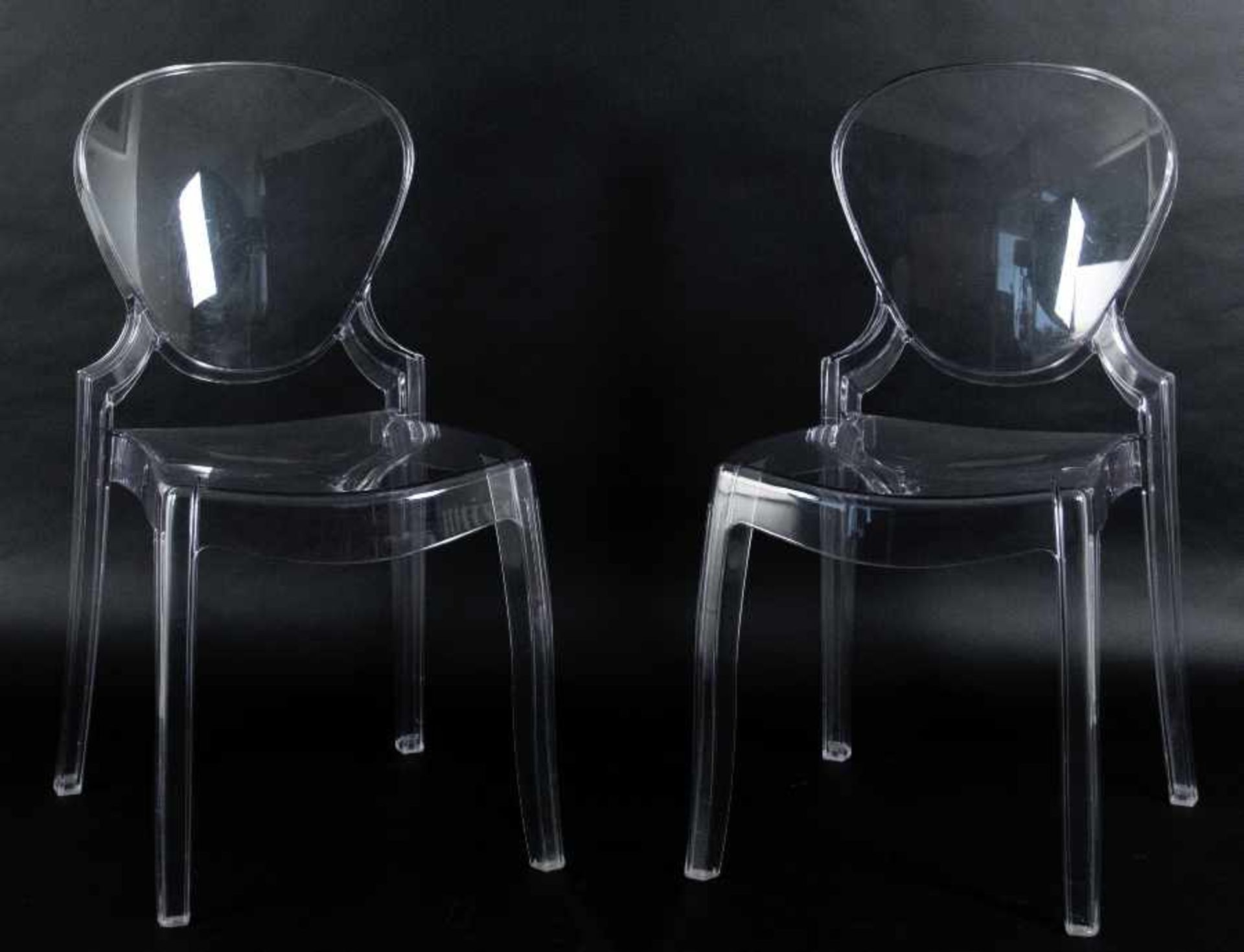 Claudio Dondoli und Marco Pocci Ein Paar Stühle Queen 650 Polycarbonat; H je 90 cm Claudio Dondoli