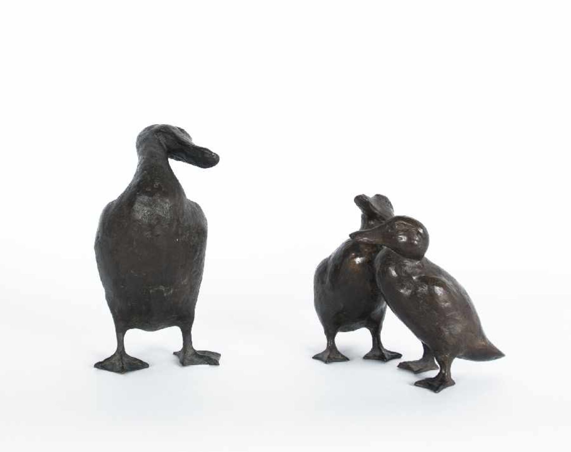 Kurt Arentz 1934 Köln Ente mit zwei Küken 2 Bronzefiguren; H 24 cm bzw. 18 cm; jeweils bezeichnet "K