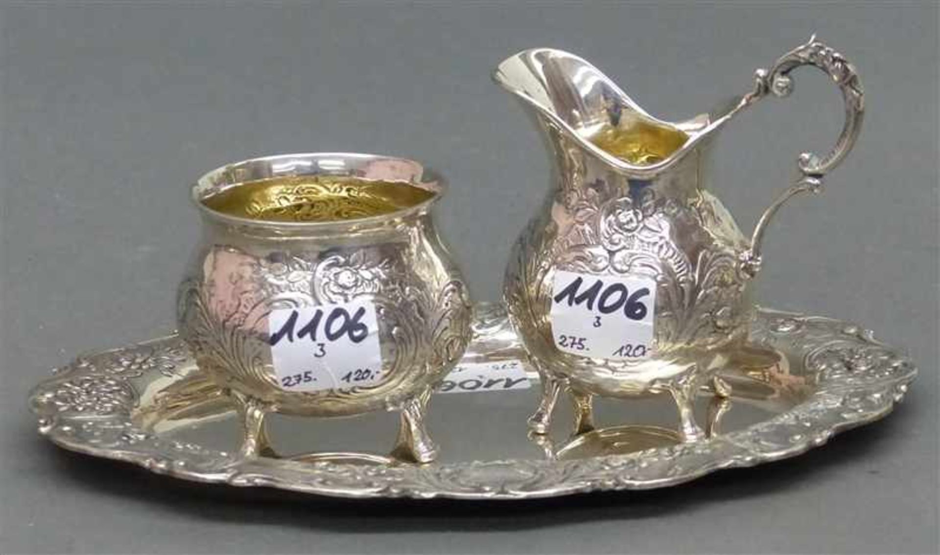 Silberset 3-tlg., Tablett mit Zuckerschälchen und Sahnekännchen, Innenvergoldung, barocke Form,