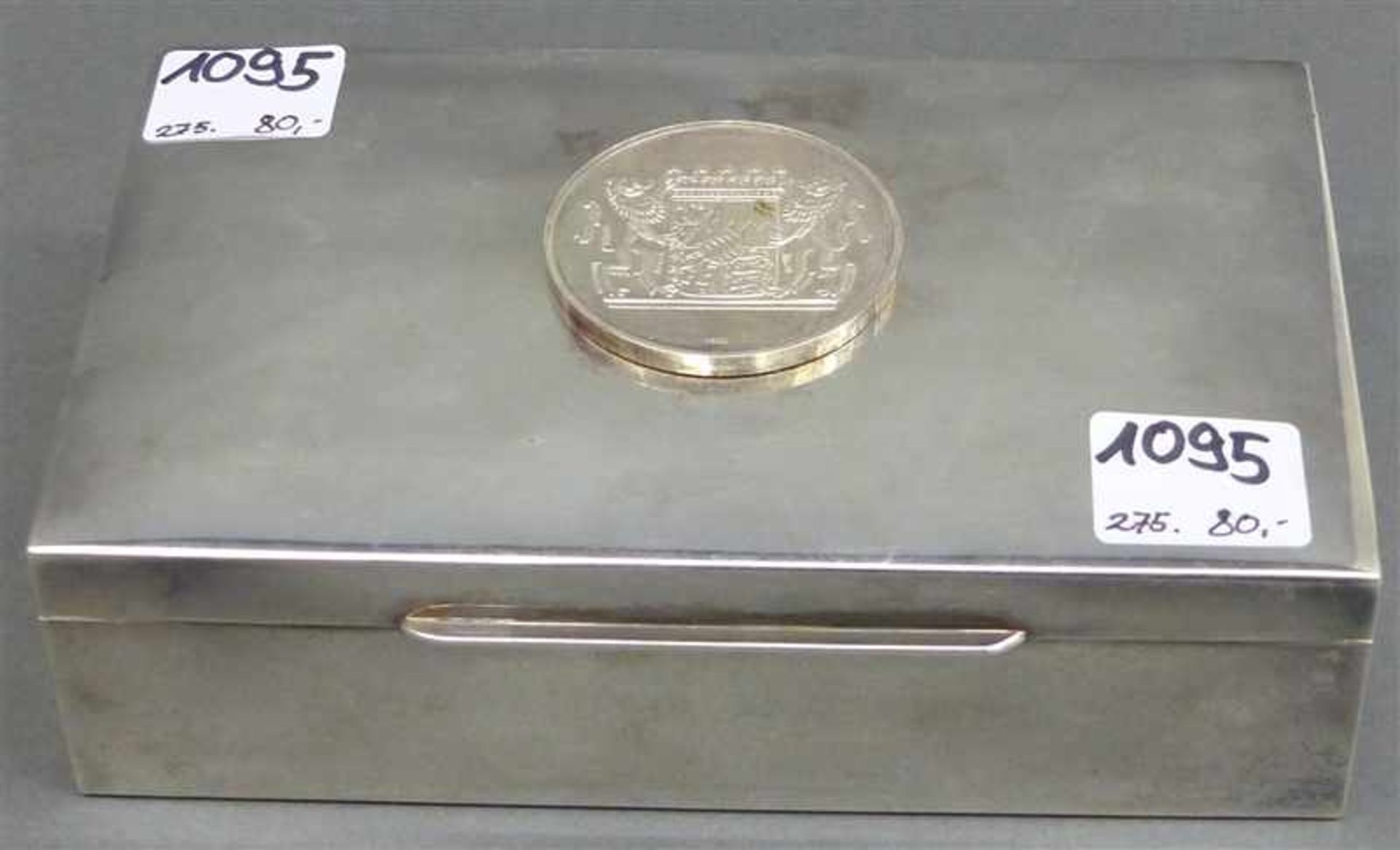 Zigarettendose Holz, Sterlingsilber überzogen, aufgeklebte Silbermünze, 20. Jh., h 4,5 cm, b 14