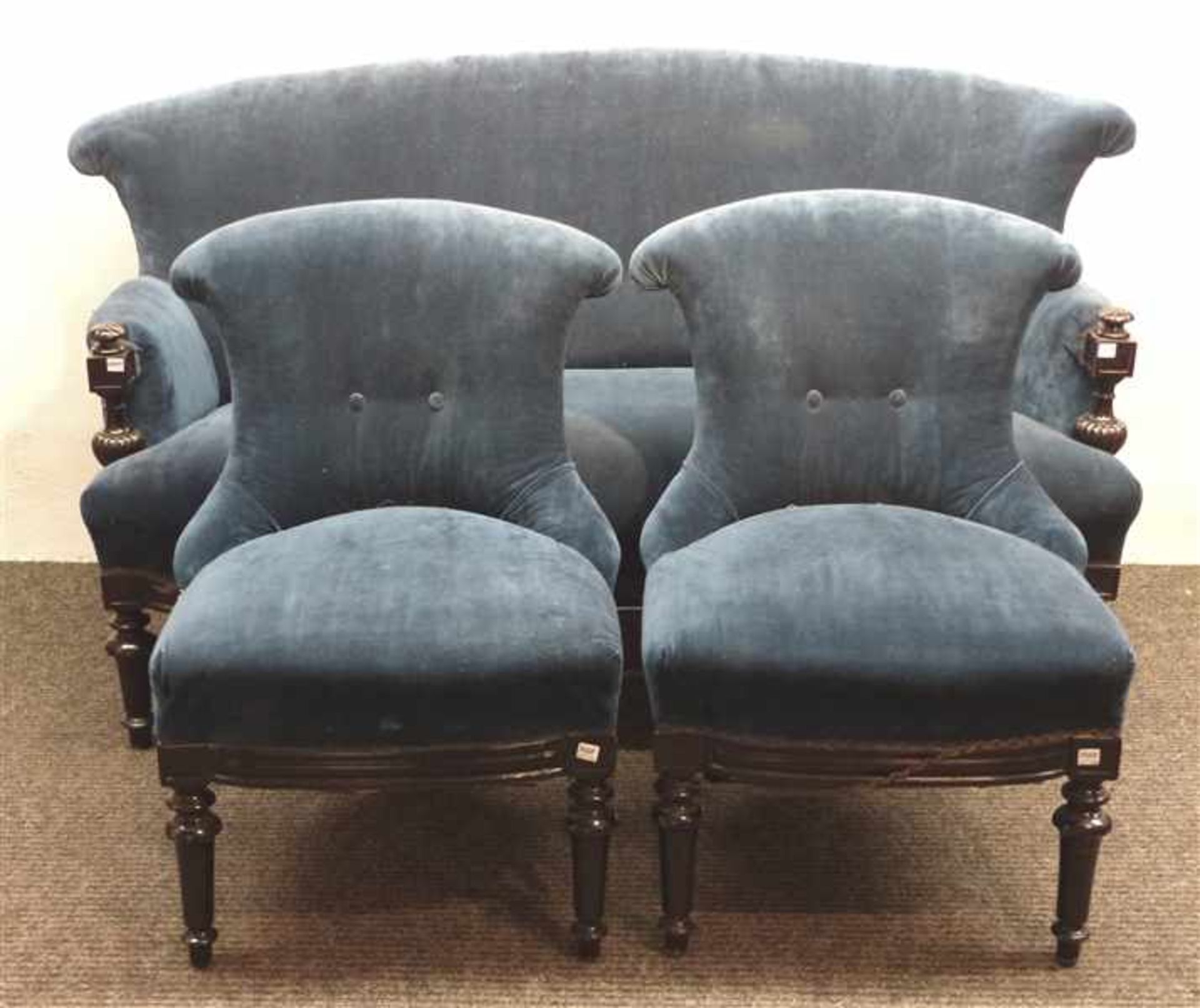 Sitzgarnitur 3-tlg., Sofa mit 2 Stühlen, um 1920, blauer Samtbezug, Sofa h 90 cm, b 157 cm,