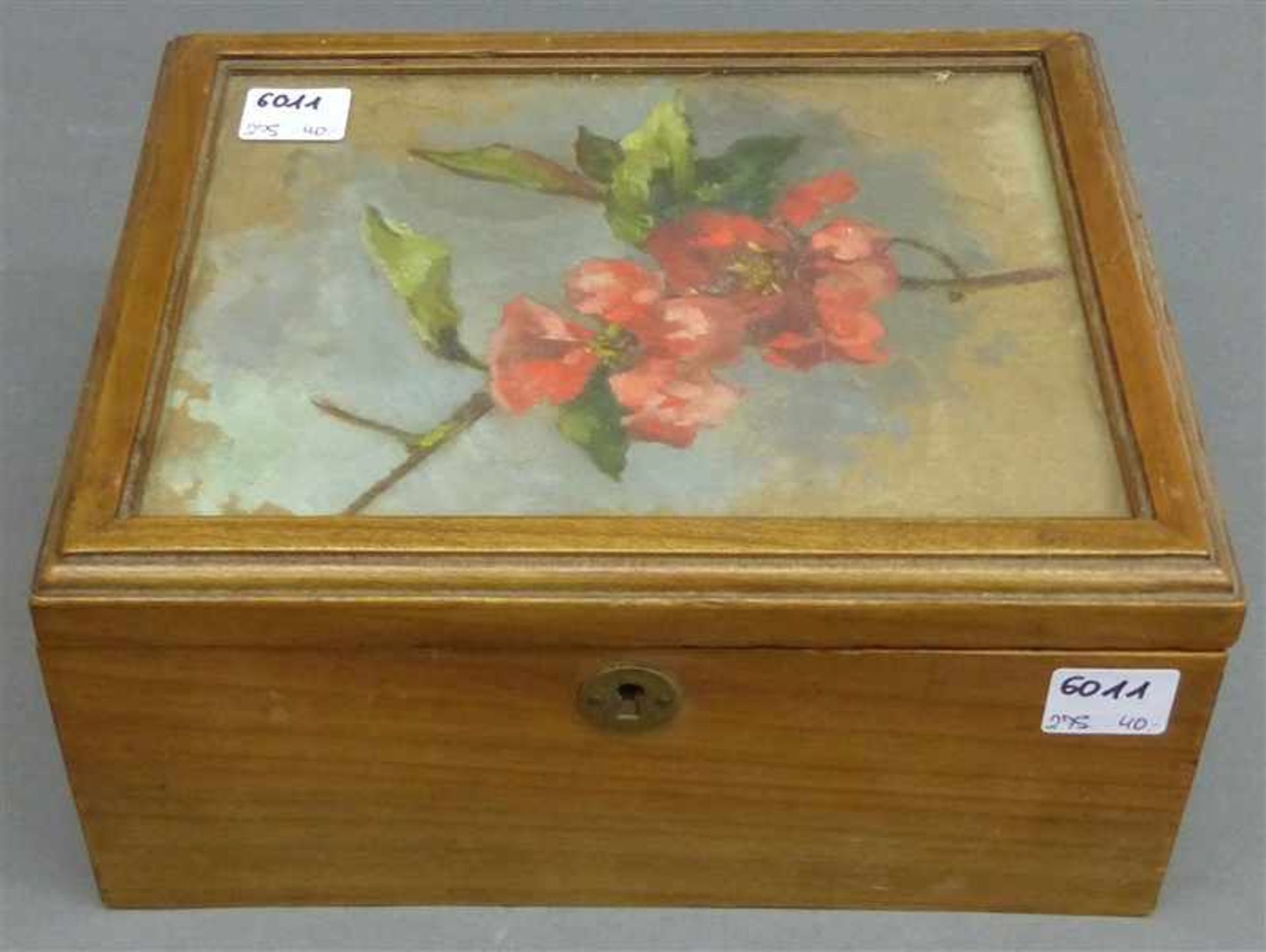 Holzkästchen Deckel mit floraler Bemalung, h 11 cm, b 21 cm, t 18 cm,