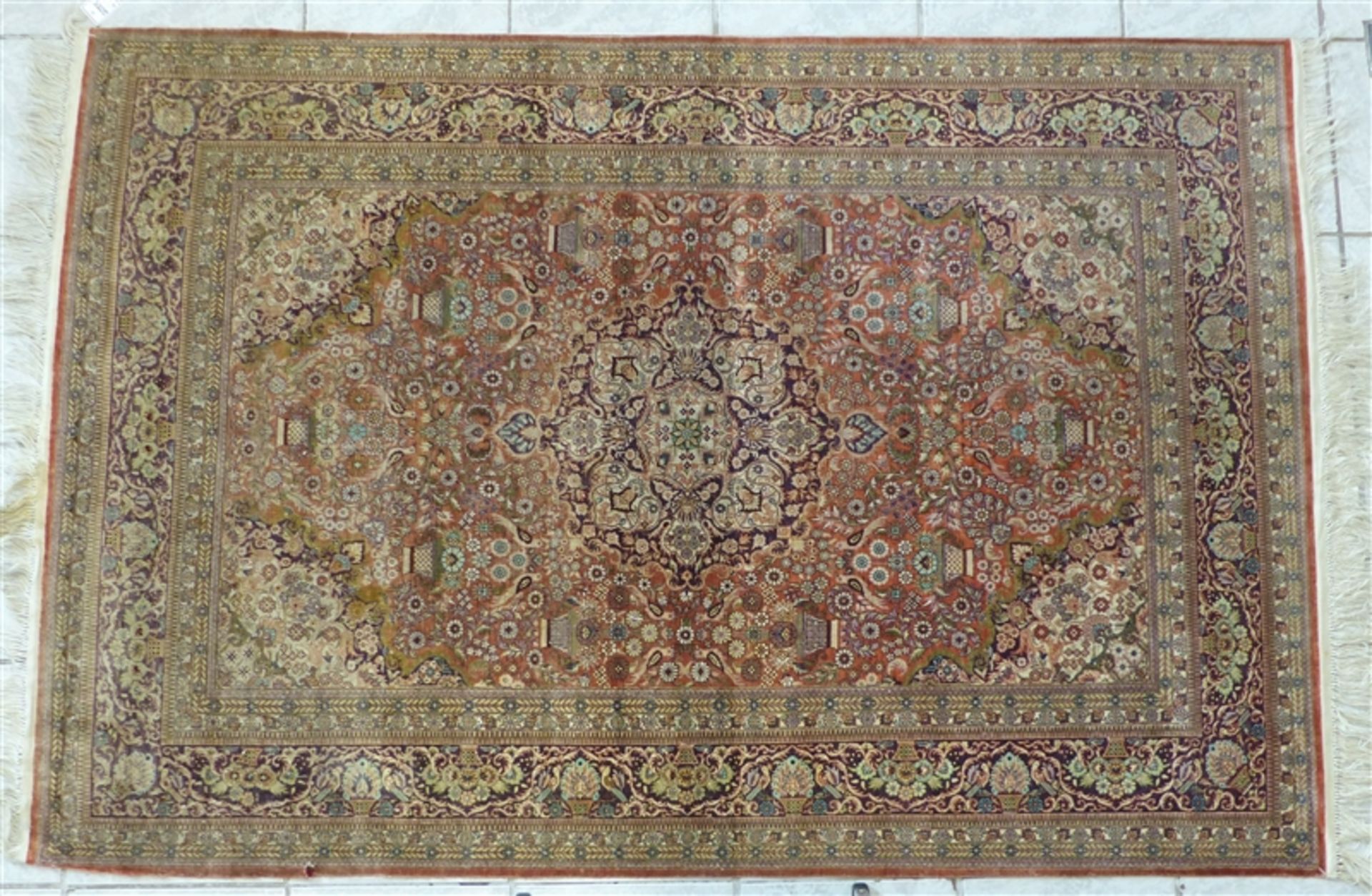 Kayseri Seide, Mittelmedaillon, florales Muster, 185 x 124 cm,