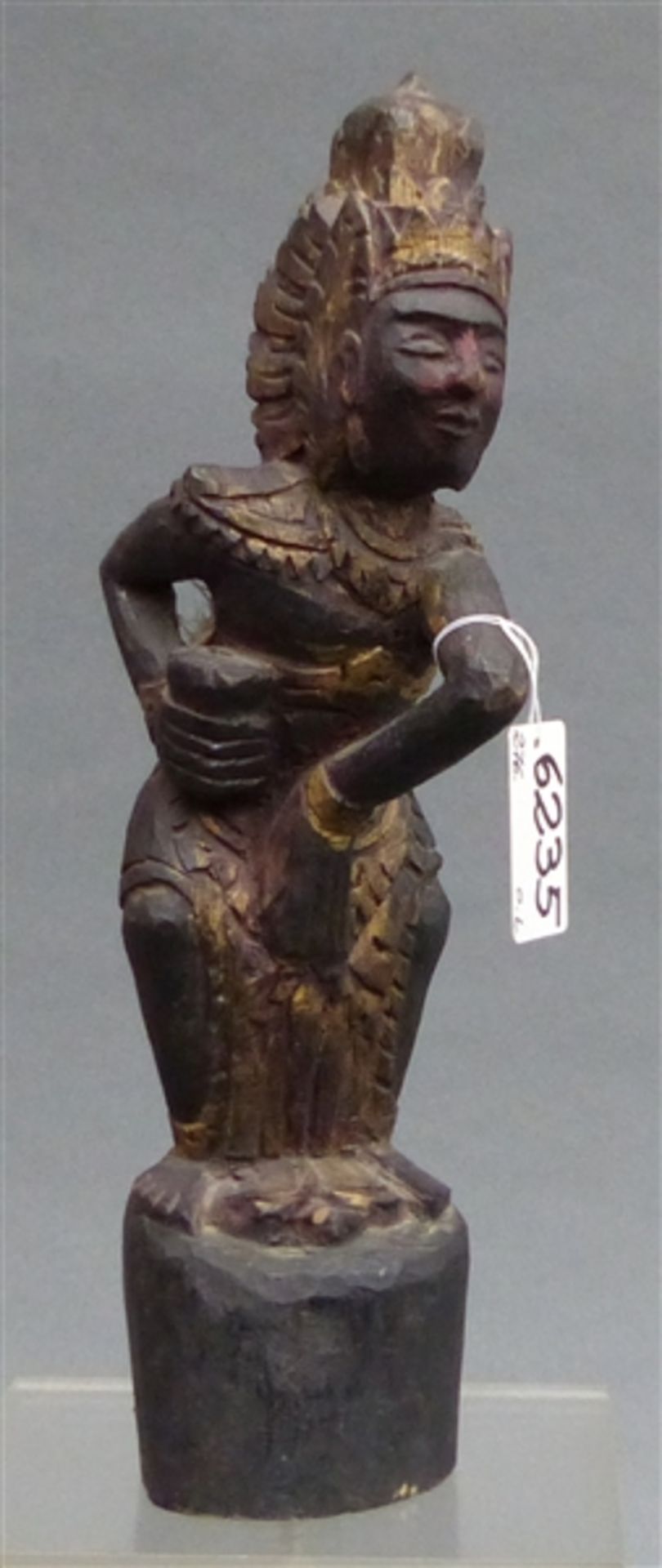 Holzfigur Bali, geschnitzt,, Tempeltänzerin, Reste alter Vergoldung, 20. Jh., h 22 cm,