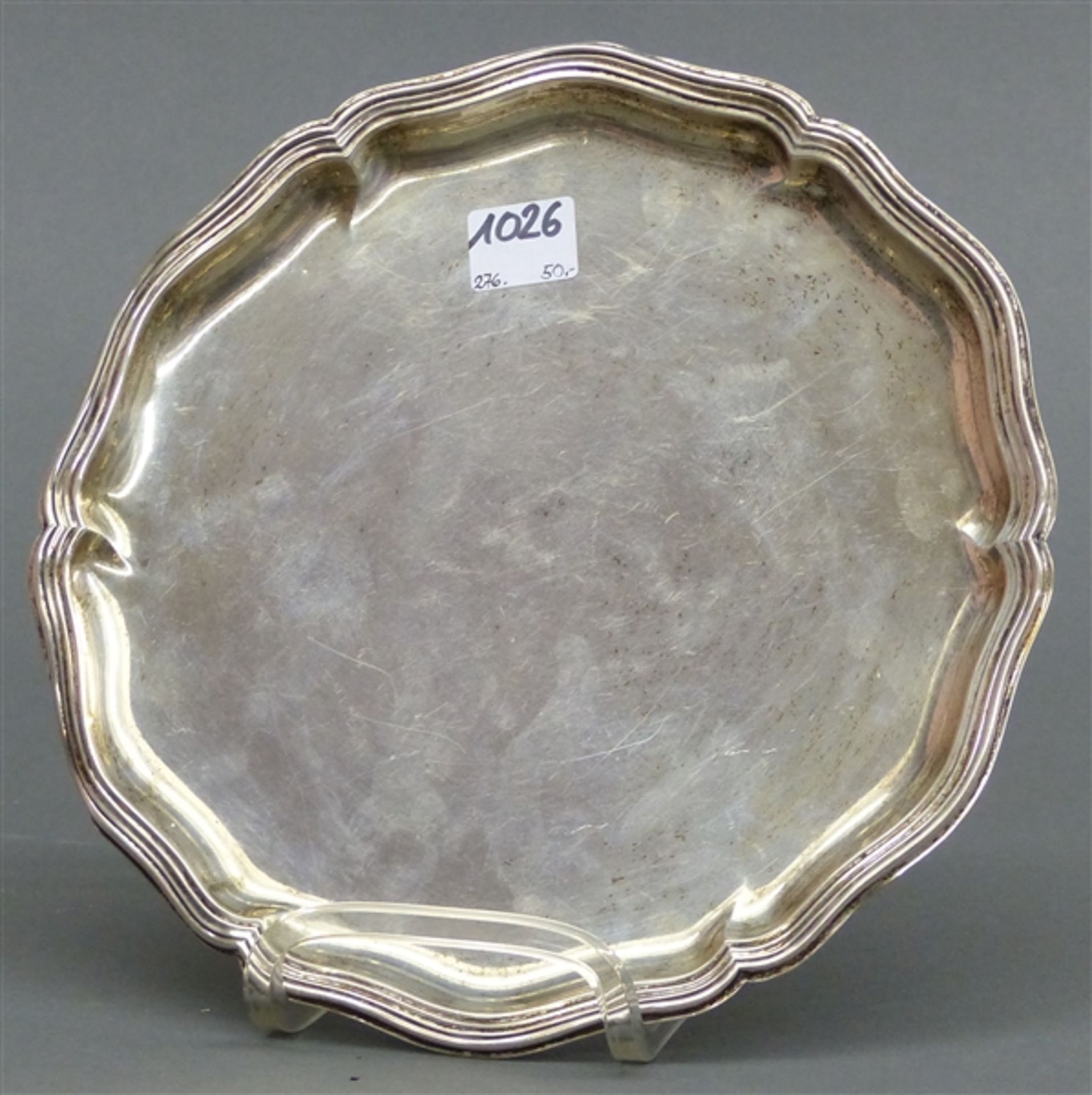 Tablett 835 Silber, barocke Form, Wellrand, ca. 85 g schwer, d 21 cm,