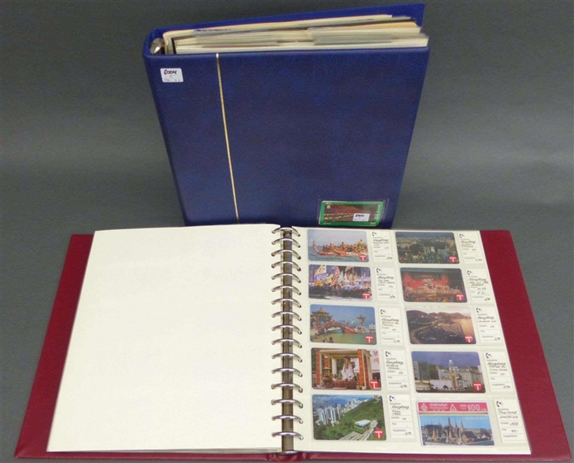 2 Alben Sammlung von Telefonkarten, international, ca. 360 Karten, 1980er/90er Jahre,