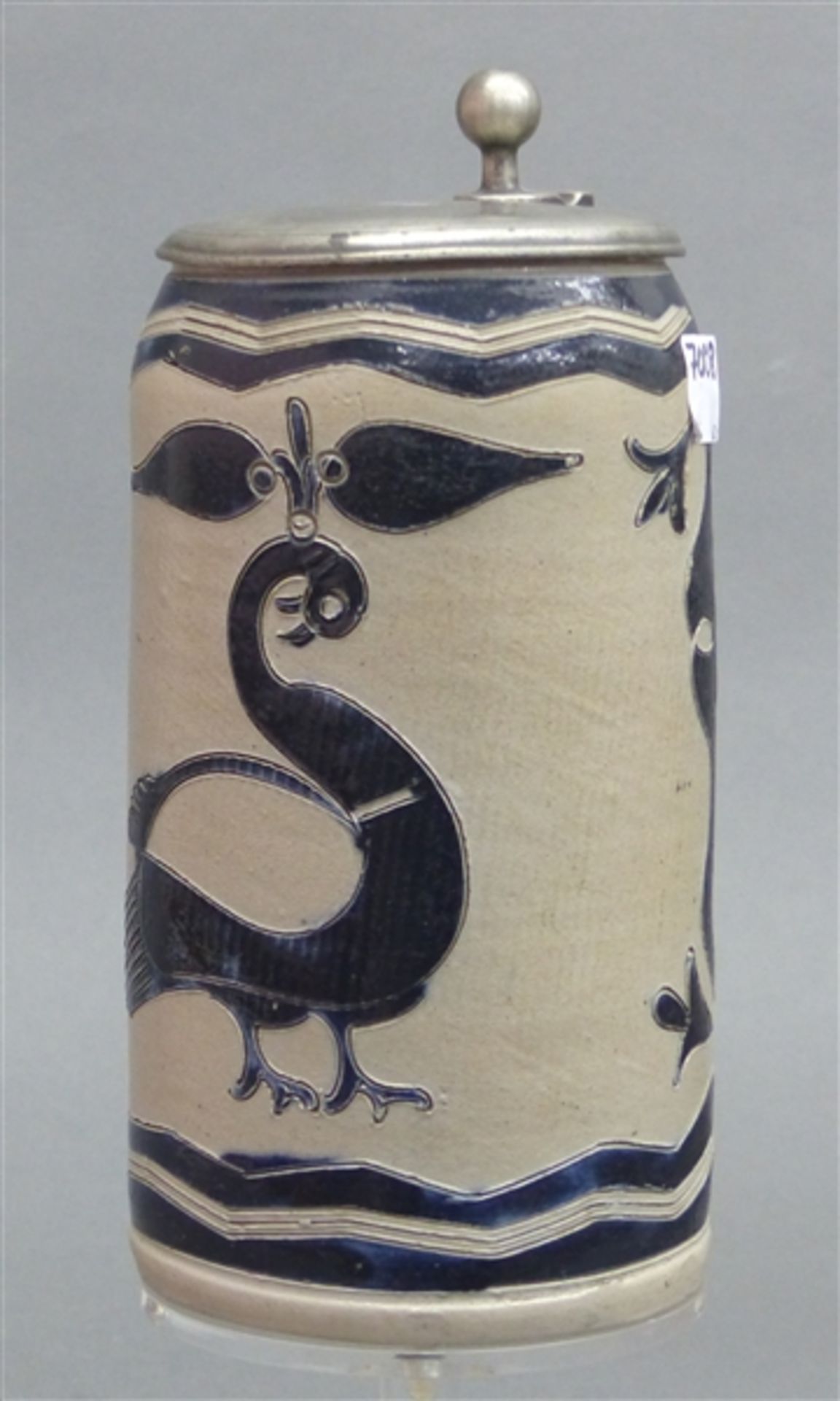Steinzeugkrug, 19. Jh. mit Zinndeckel, grau, blaues Entendekor, Haarrisse, h 21 cm,