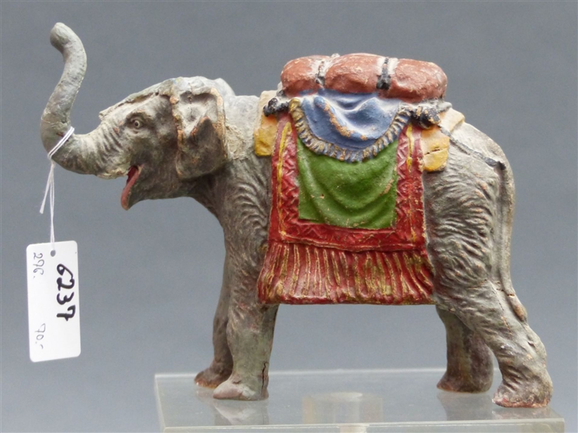 Elastolinskulptur um 1900, geschmückter trompetender Elefant, fand als Sparkasse Verwendung, evtl.