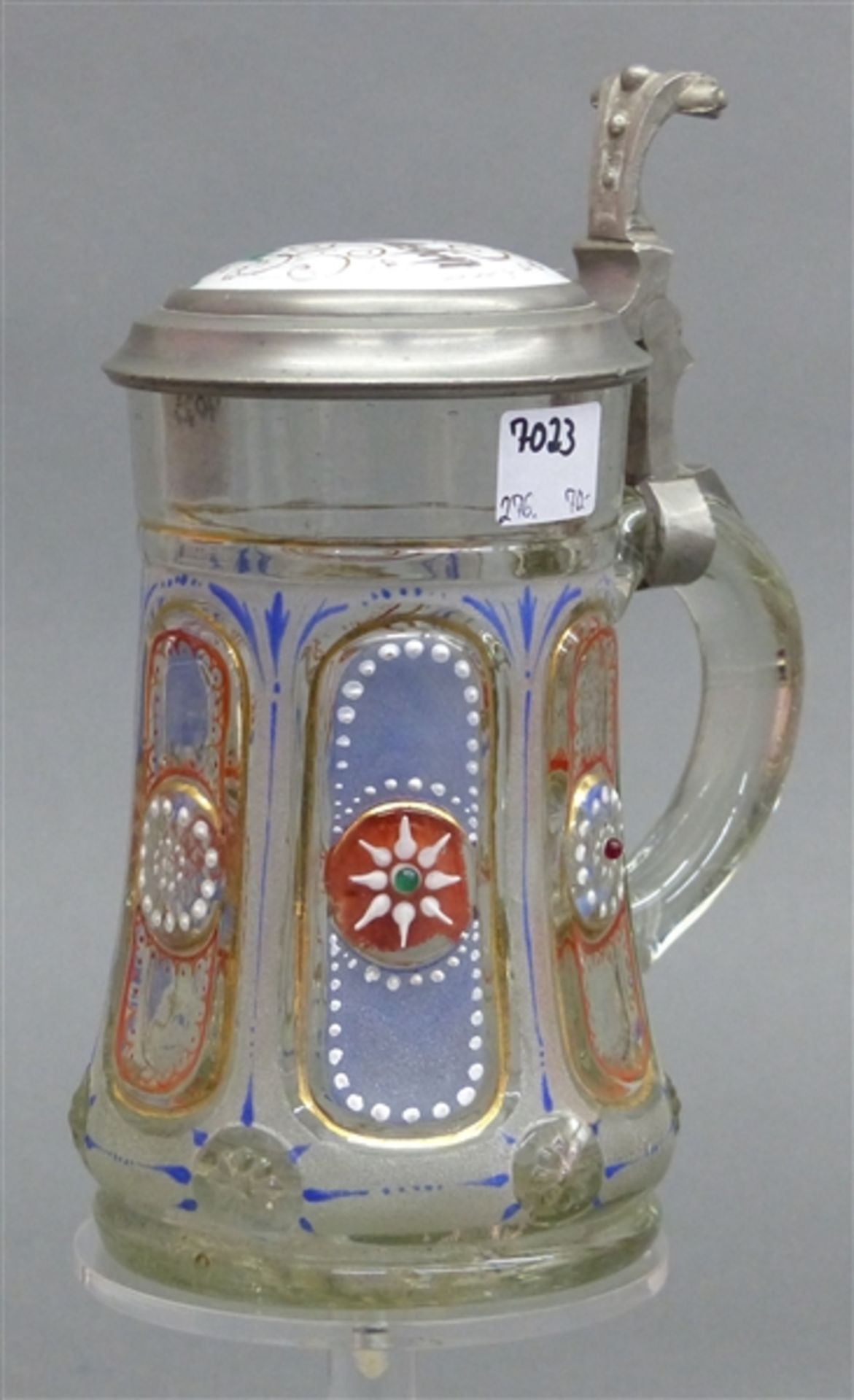 Krug, um 1900 Pressglas, bunter aufgesetzter Dekor, Zinndeckel mit Porzellaneinsatz "Hochzeitsfest",