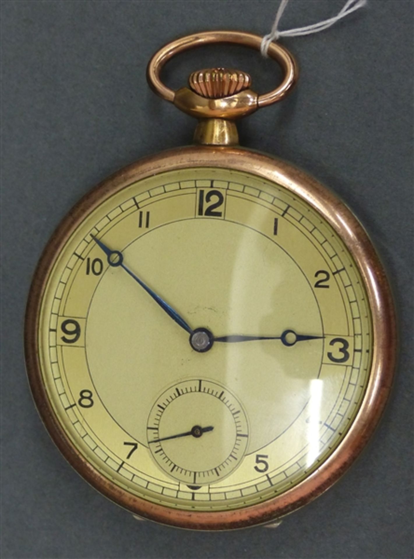 Taschenuhr Nickelgehäuse, Kronenaufzug, goldfarbenes Zifferblatt, gebläute Zeiger, läuft an,