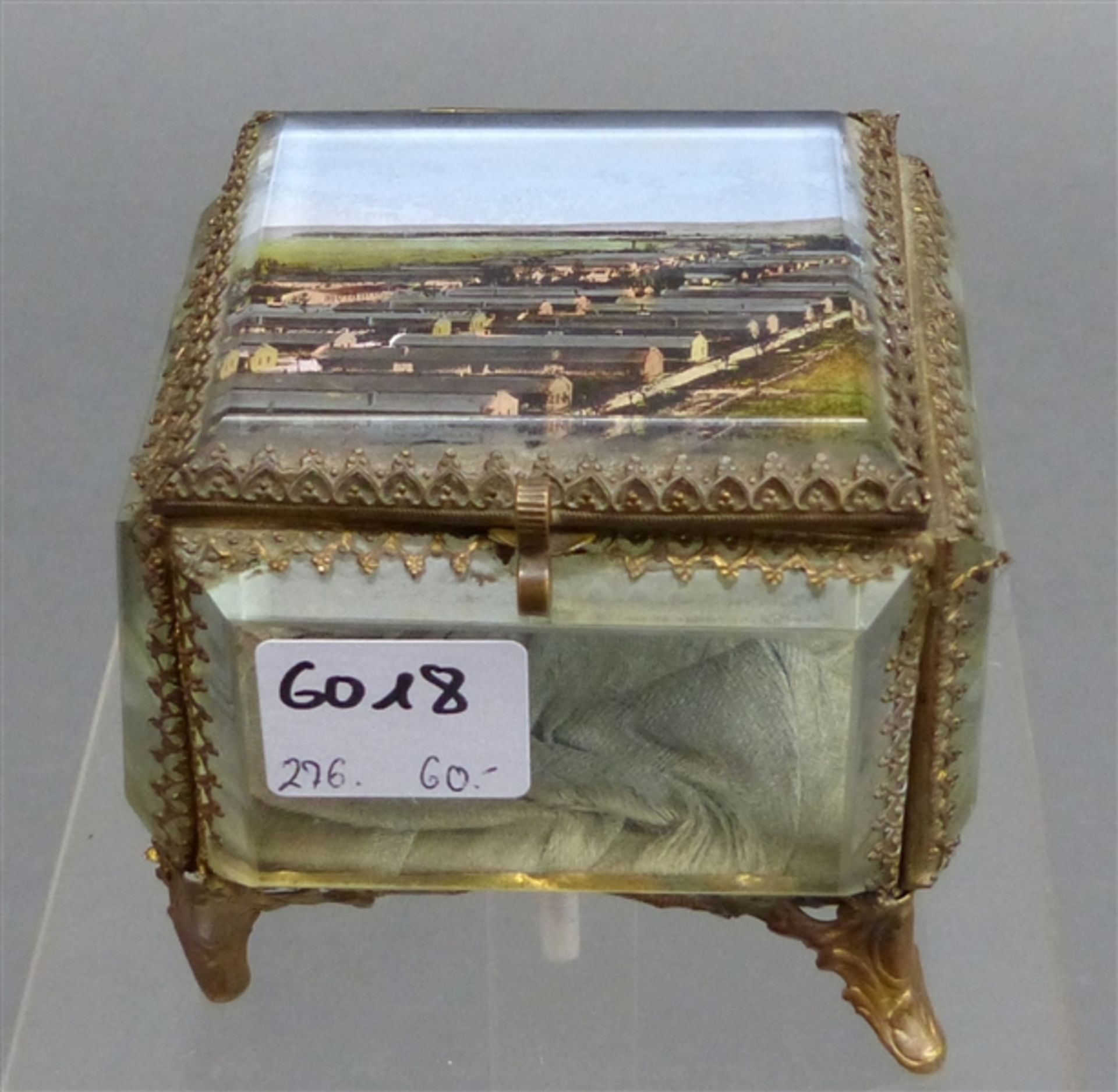 Schmuckdose, um 1900 Metallmontur, 4-seitig verglast, facettiert, Deckel mit Ansicht von Lager-
