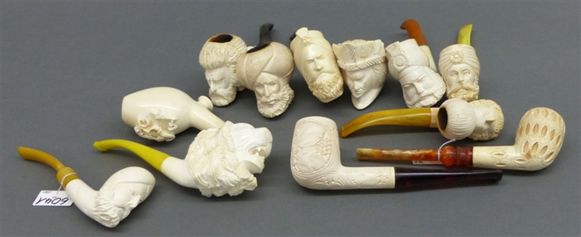 Konvolut Meerschaumpfeifen 19./20. Jh., 12 St., geschnitten, Araber mit Turban, Löwe, Indianer,