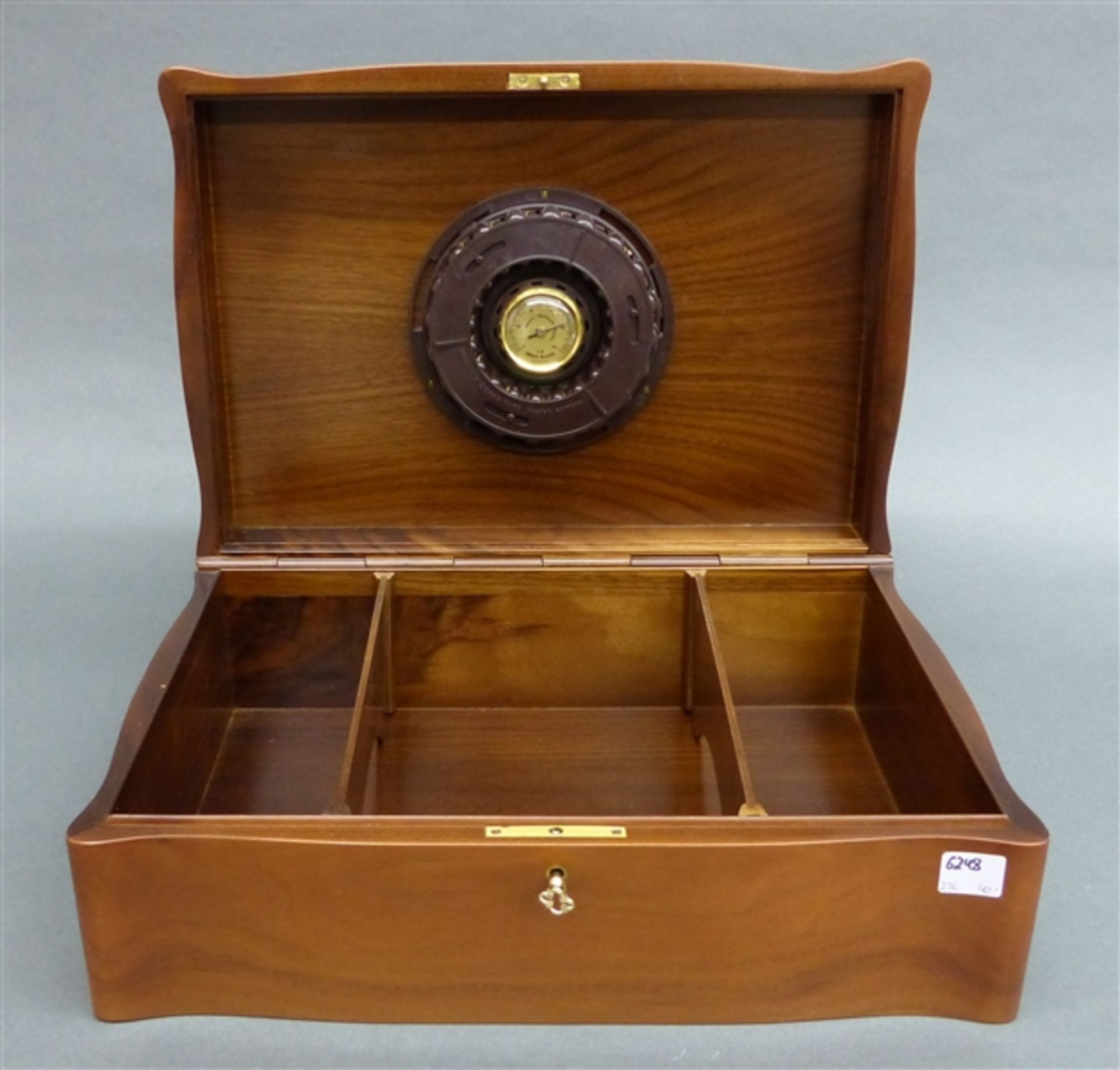 Humidor Nussbaumkasten, neuzeitlich, h 12 cm, b 36 cm, t 25 cm,