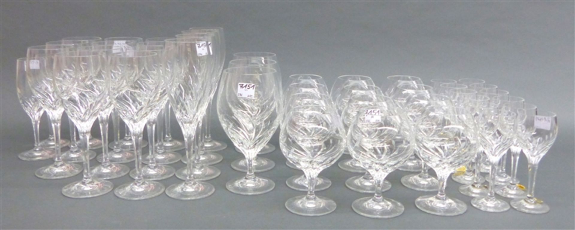 Trinkgarnitur Kristallglas, beschliffen, 12 Likör, 12 Cognac, 11 Wein, 4 Sekt, 3 Cognac-Schwenker, 2