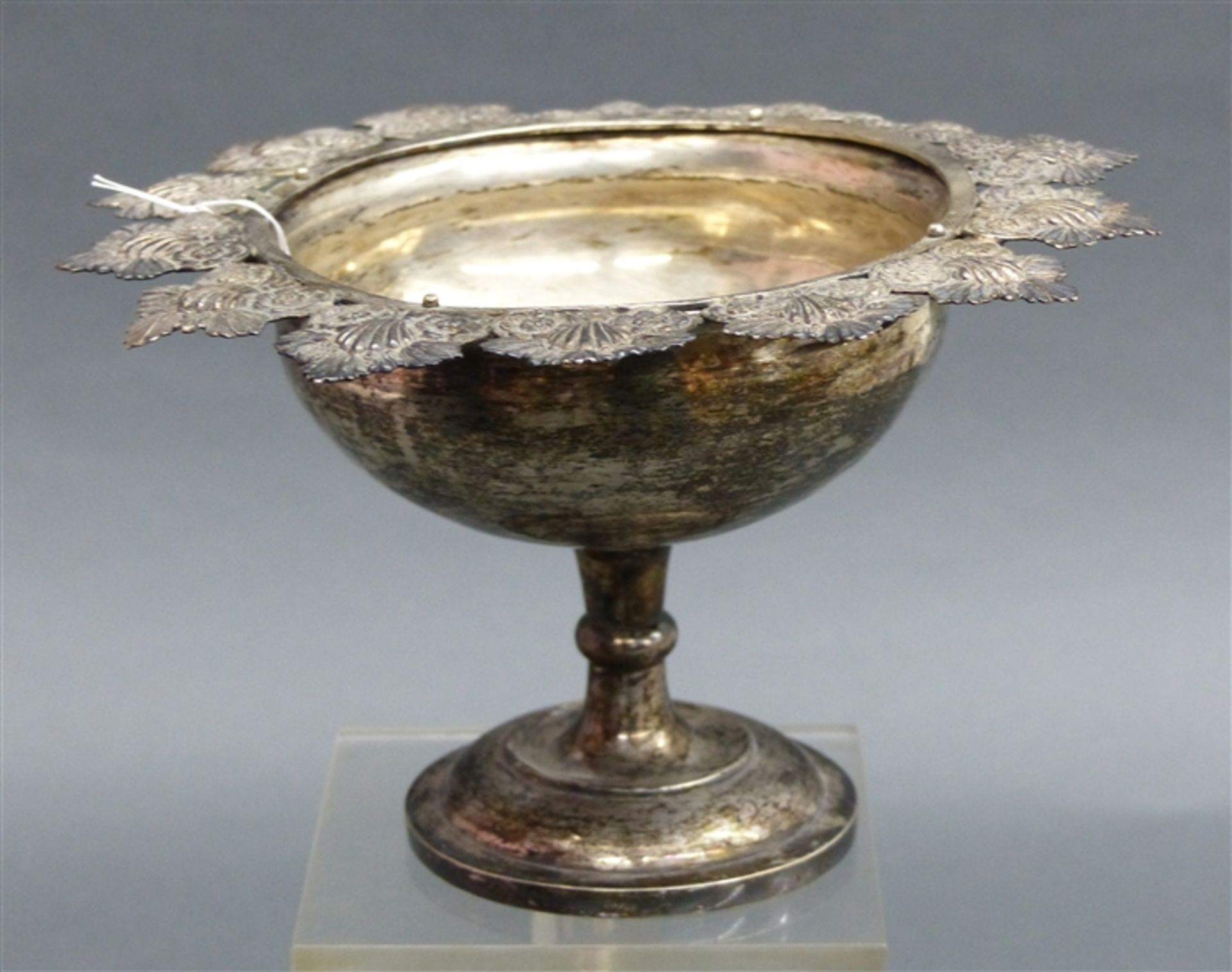 Anbietschälchen Silber, um 1820, 13-lötig, rund, Muschel- und Blütenrand, h 12 cm, d 18 cm, 270 g