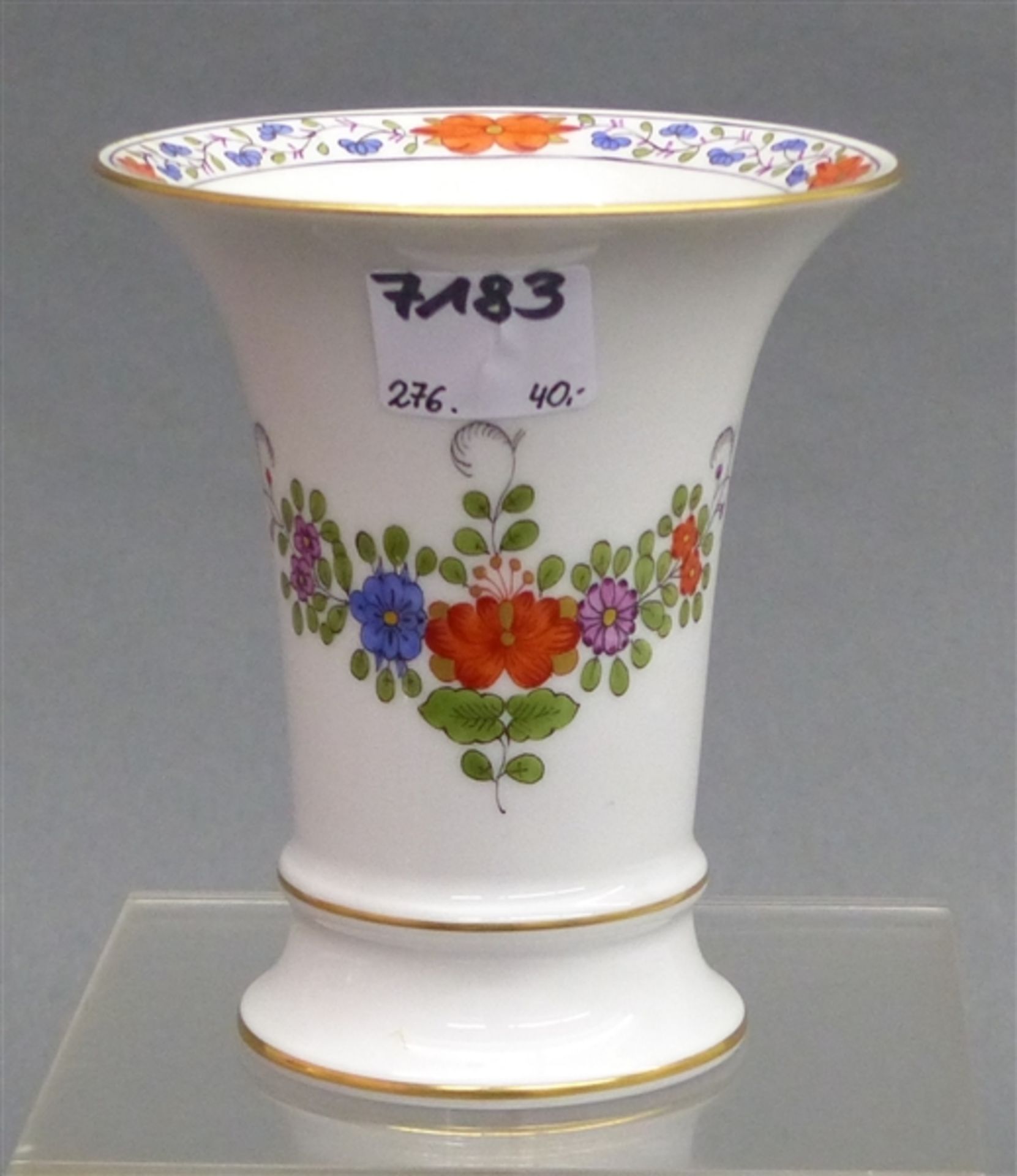 Ziervase Porzellan, Manuf. Meissen, indianische Blume, blaue Schwertermarke, 1. Wahl, h 9,5 cm,