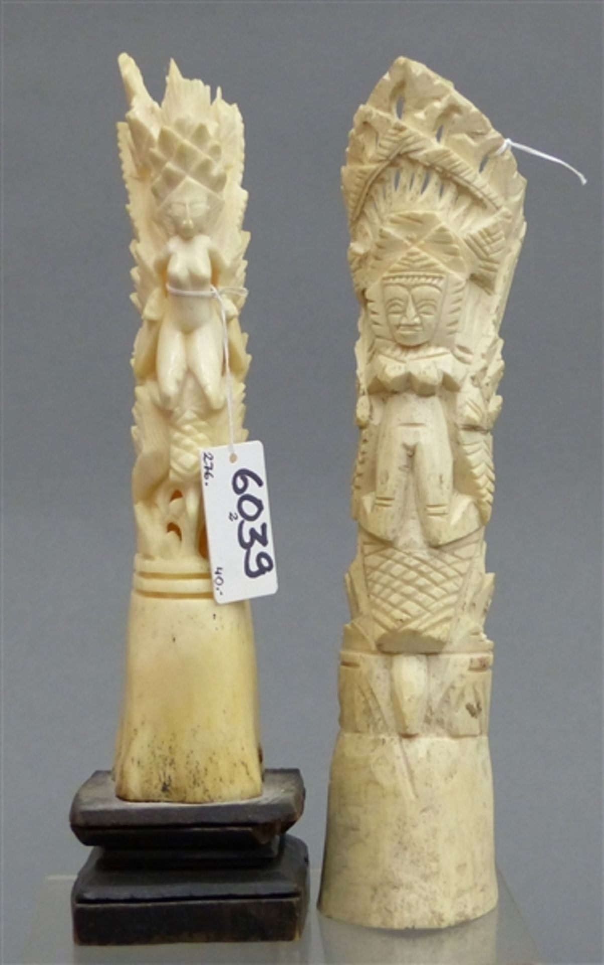 Paar Beinschnitzereien Indonesien, um 1900, Gottheiten, bestoßen, durchbrochen gearbeitet, h 15