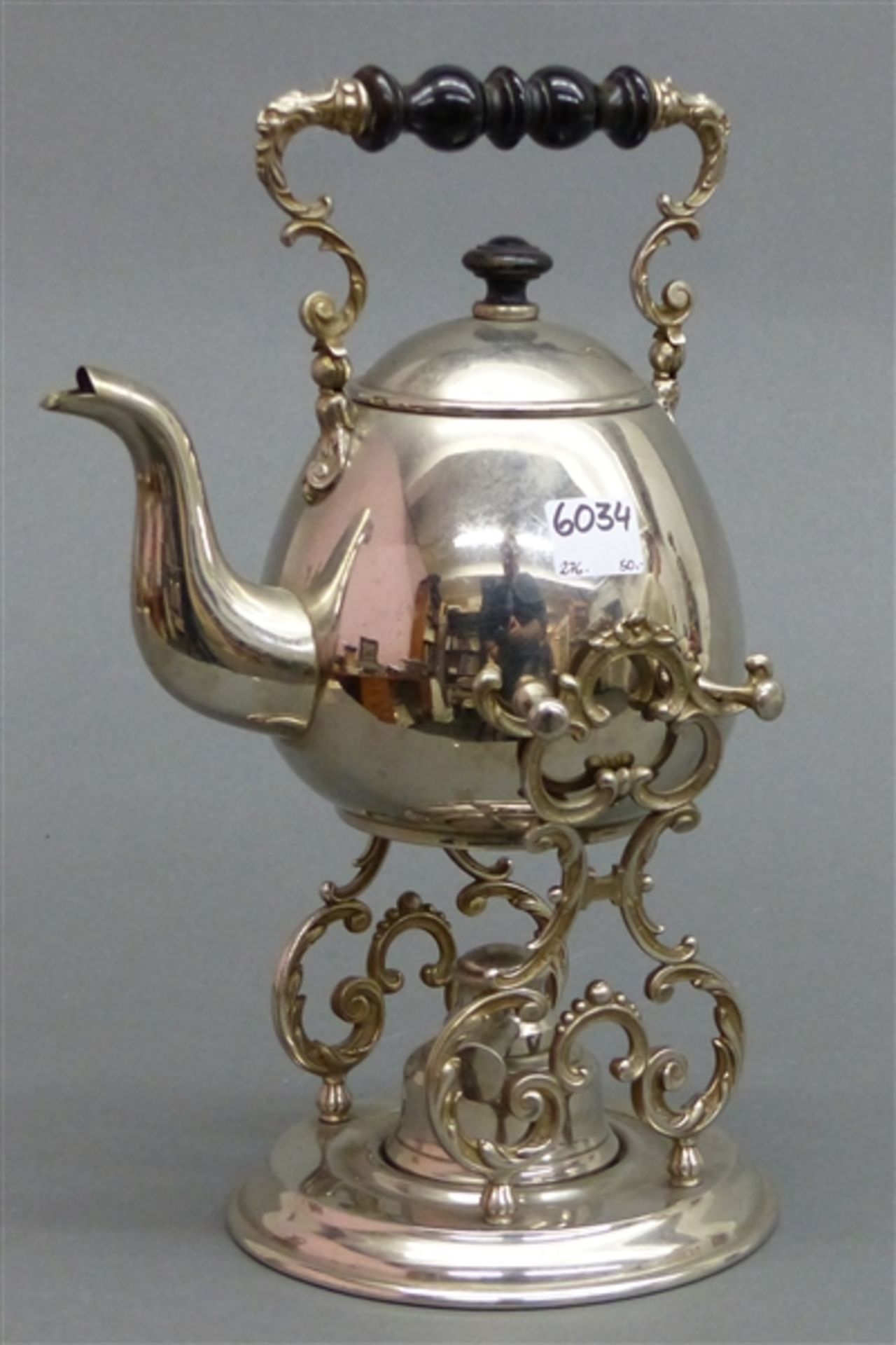 Teekanne mit Rechaud um 1900, Metall, Holzgriff, Reliefdekor, h 29 cm,