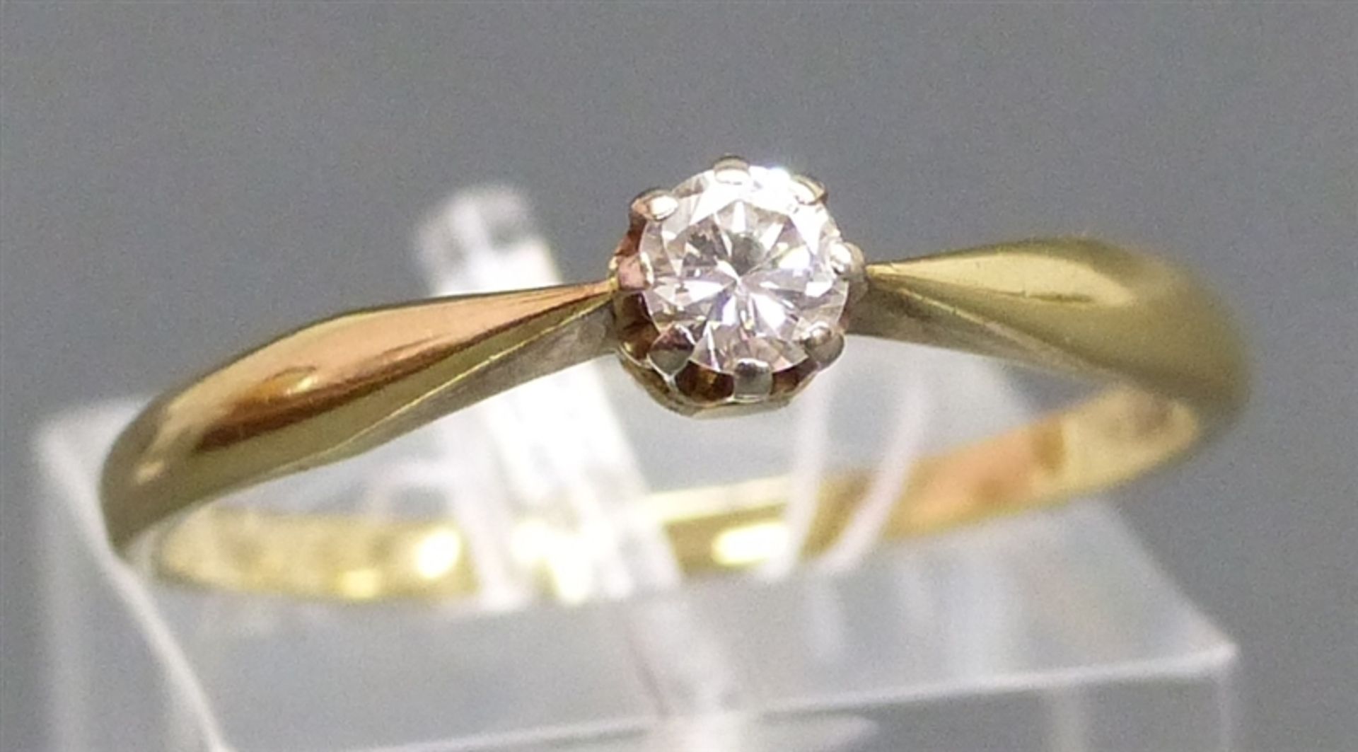 Damenring 14 kt. Gelbgold, 1 Brillantsplitter ca. 0,15 ct., wesselton, si, Krampenfassung, ca. 2,3 g