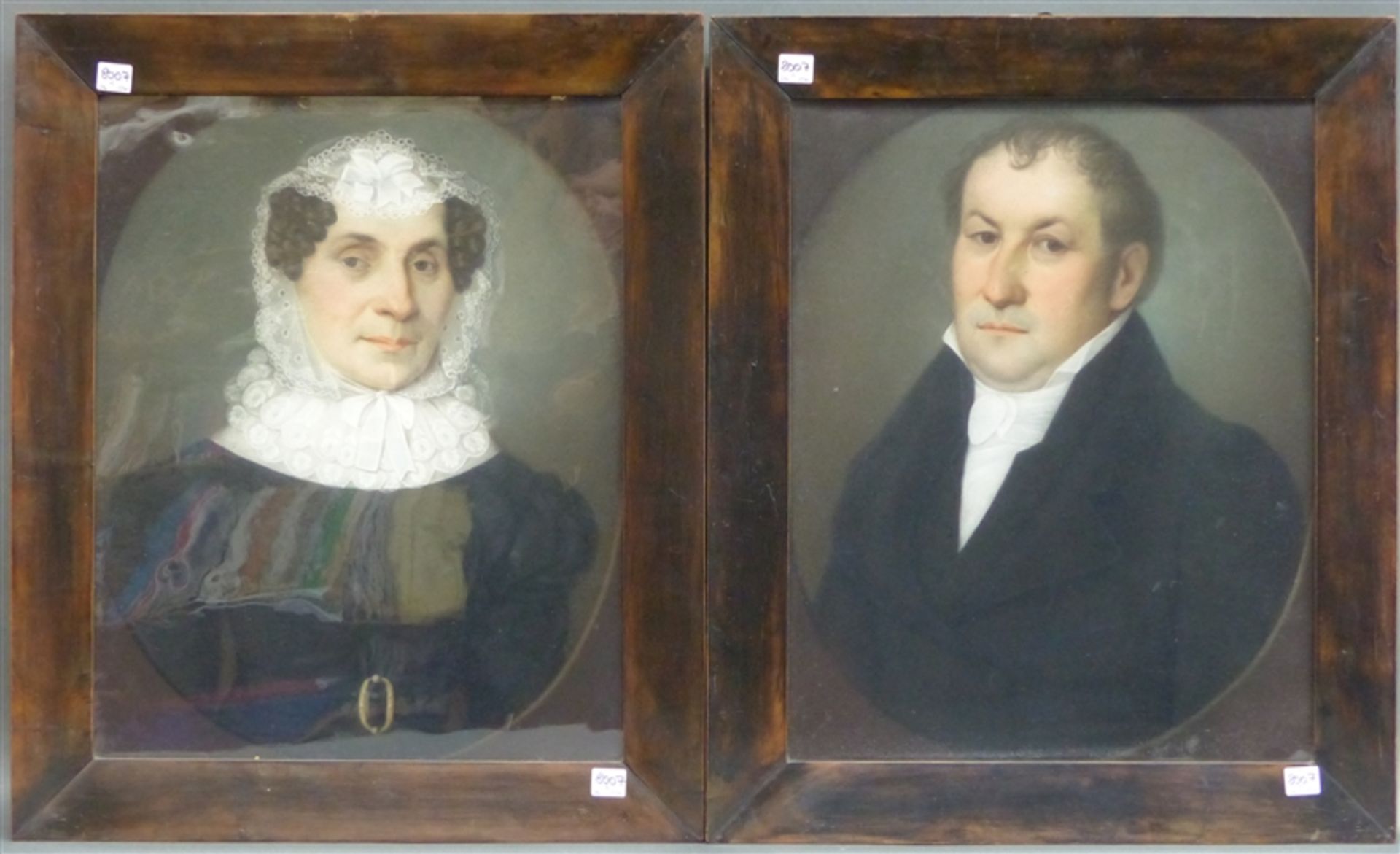 Biedermeiermalerei um 1820 Paar Pastellmalereien auf Papier, Porträt eines vornehmen Herren und