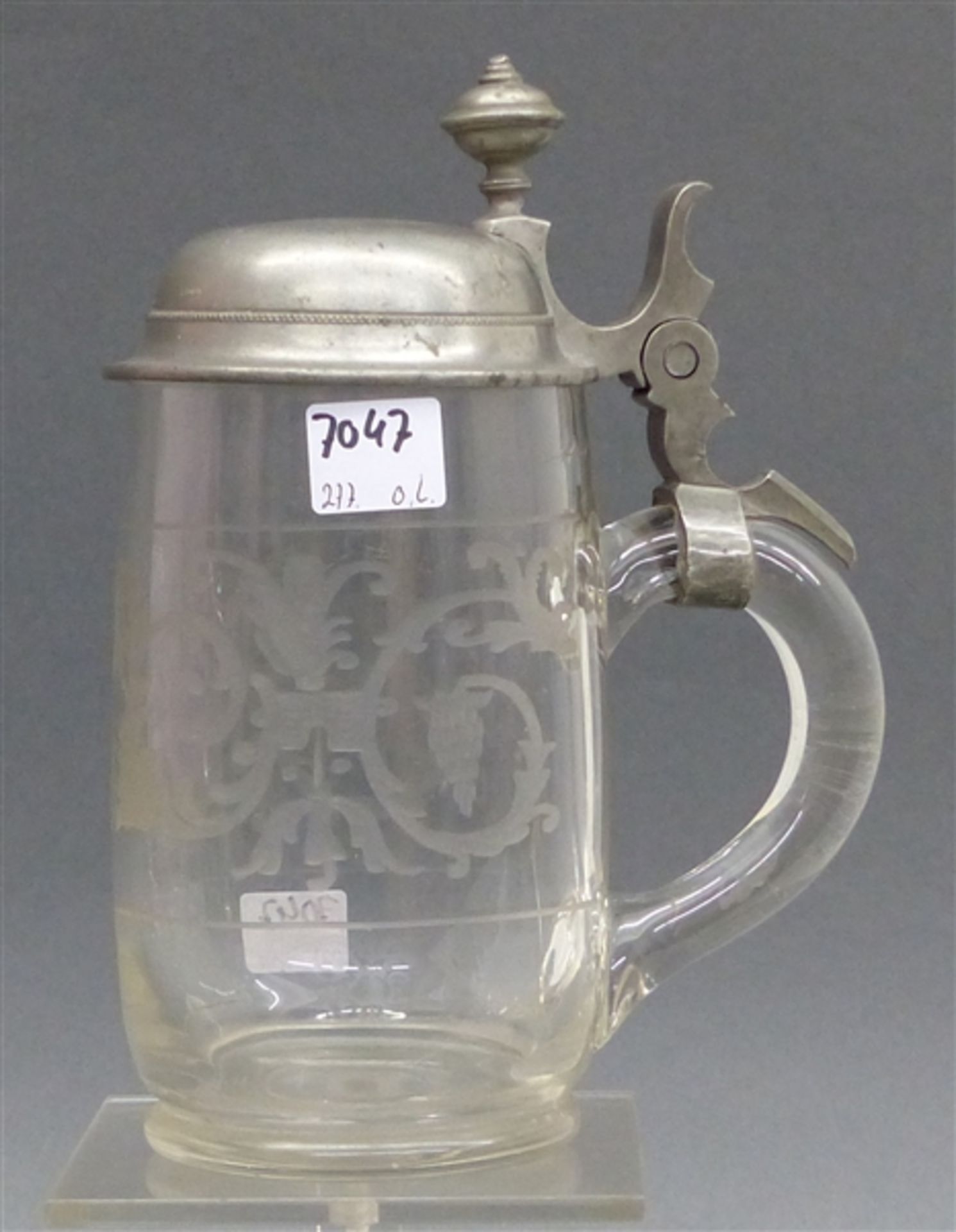 Bierkrug, um 1900 farbloses Glas, beschliffen, Ornamentdekor, Zinndeckel, h 19 cm,