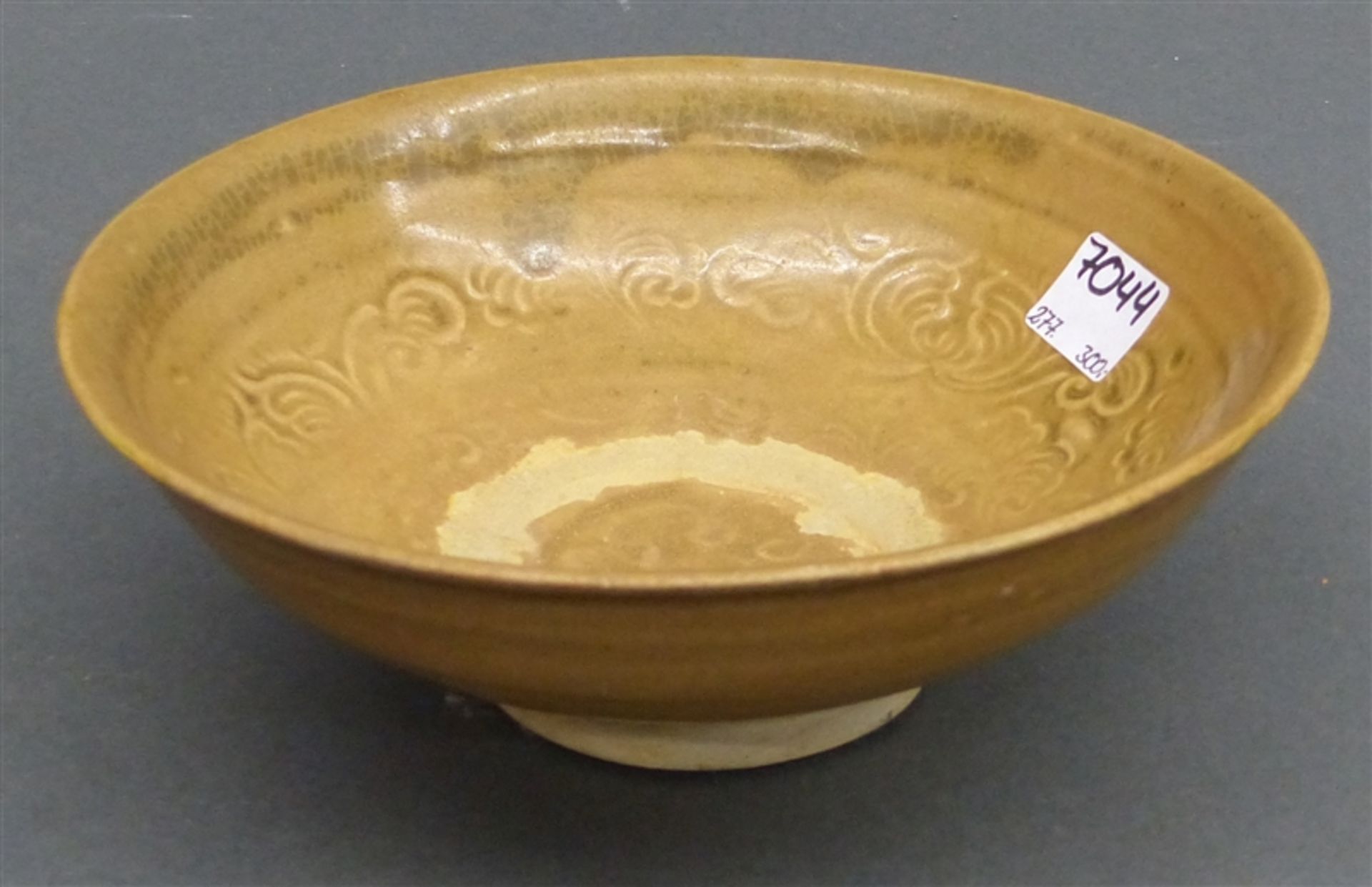 Keramikschale China, Song, wohl 12./13. Jh., restauriert, rund, d 18 cm,