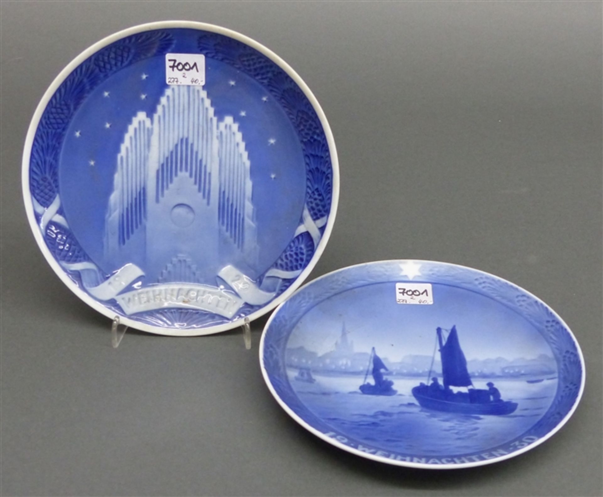 Paar Weihnachtsteller Porzellan, blau-weiß, 1929 und 1930, Bodenmarke, Manufaktur Royal