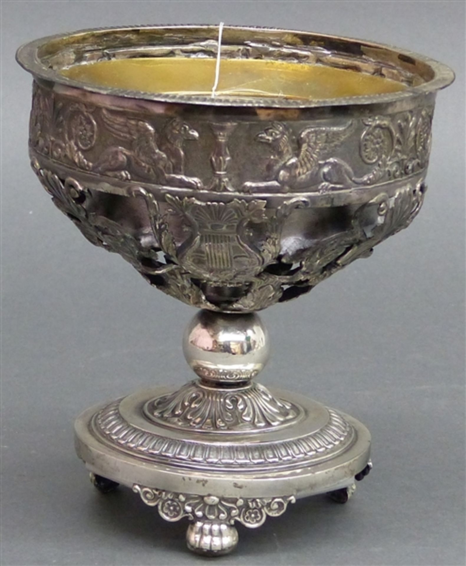 Zierpokal Silber, Deutsch, um 1800, Standfüßchen, reicher reliefierter Empiredekor, Innenvergoldung,