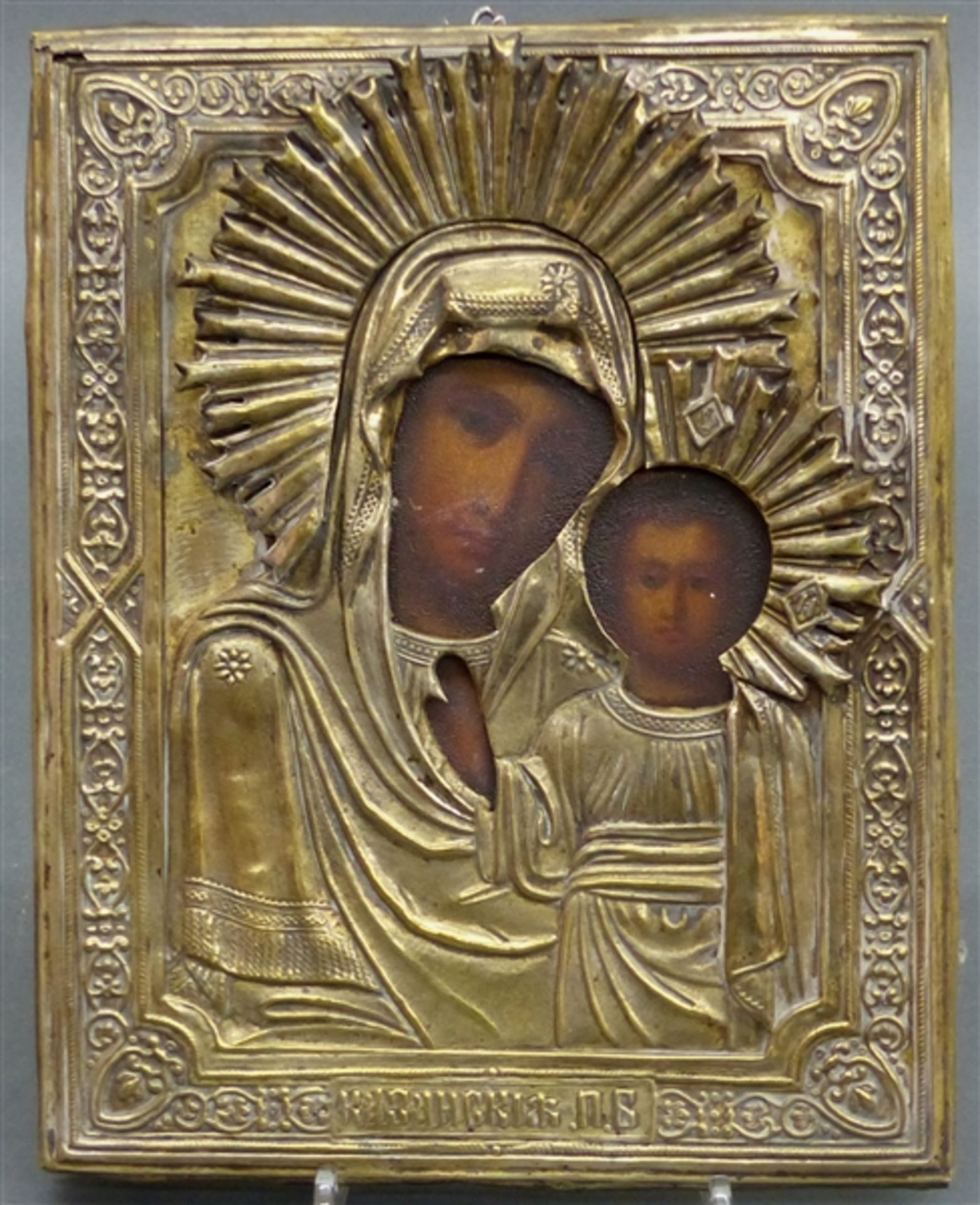 Ikone Russland, 19. Jh., Madonna mit Jesuskind, im versilberten Metalloklad, 23x18 cm,