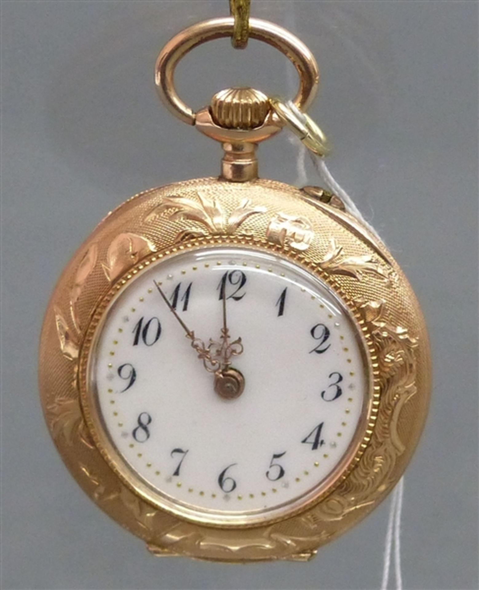 Damenhängeuhr 14 kt. Rotgold-Gehäuse, feine Gravur, Monogrammkartusche, Ankerwerk mit