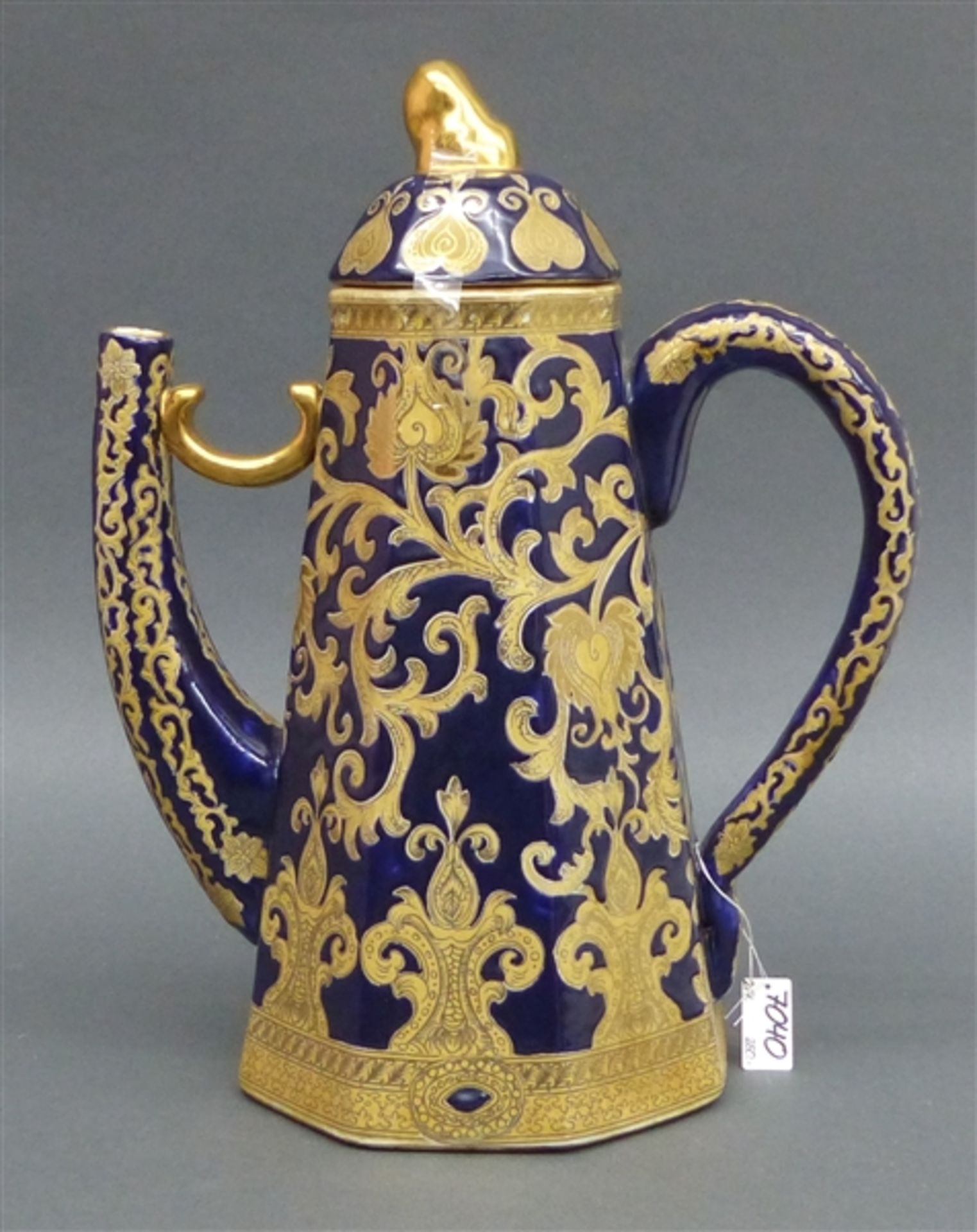 Porzellankanne groß, reicher kobaltblauer und Golddekor, um 1920, China, h 35 cm,