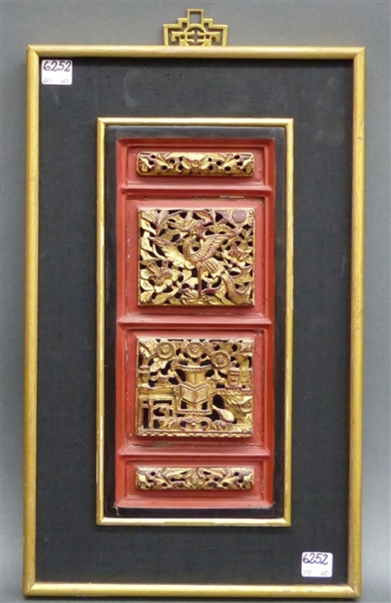 Holzschnitzereien China, um 1900, vergoldet, wohl Schrankeinsätze, 27 x 12 cm, im Rahmen,