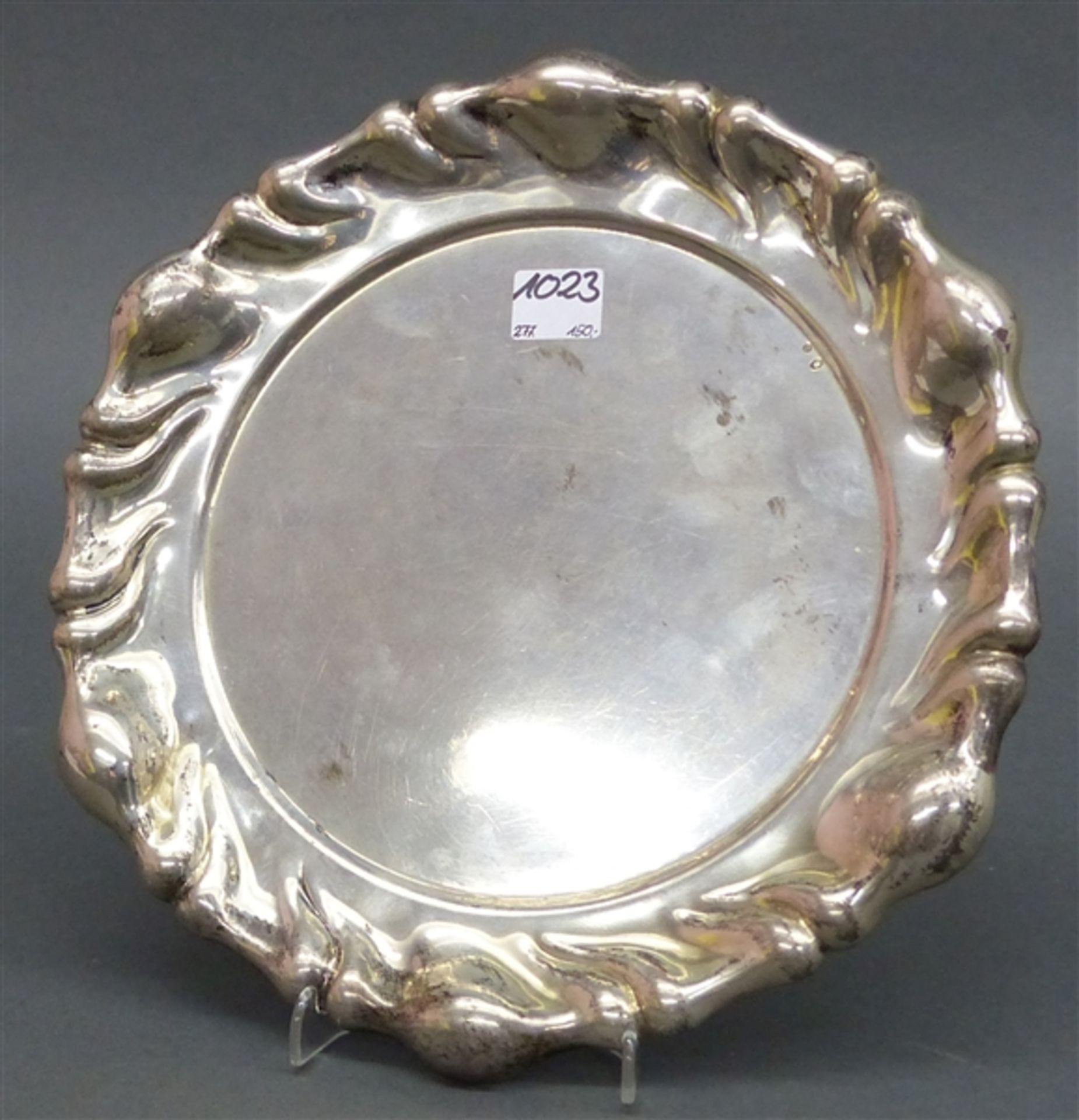 Tablett Silber, punziert, Ungarn, Meistermarke, Reliefrand, rund, barocke Form, ca. 470 g schwer,