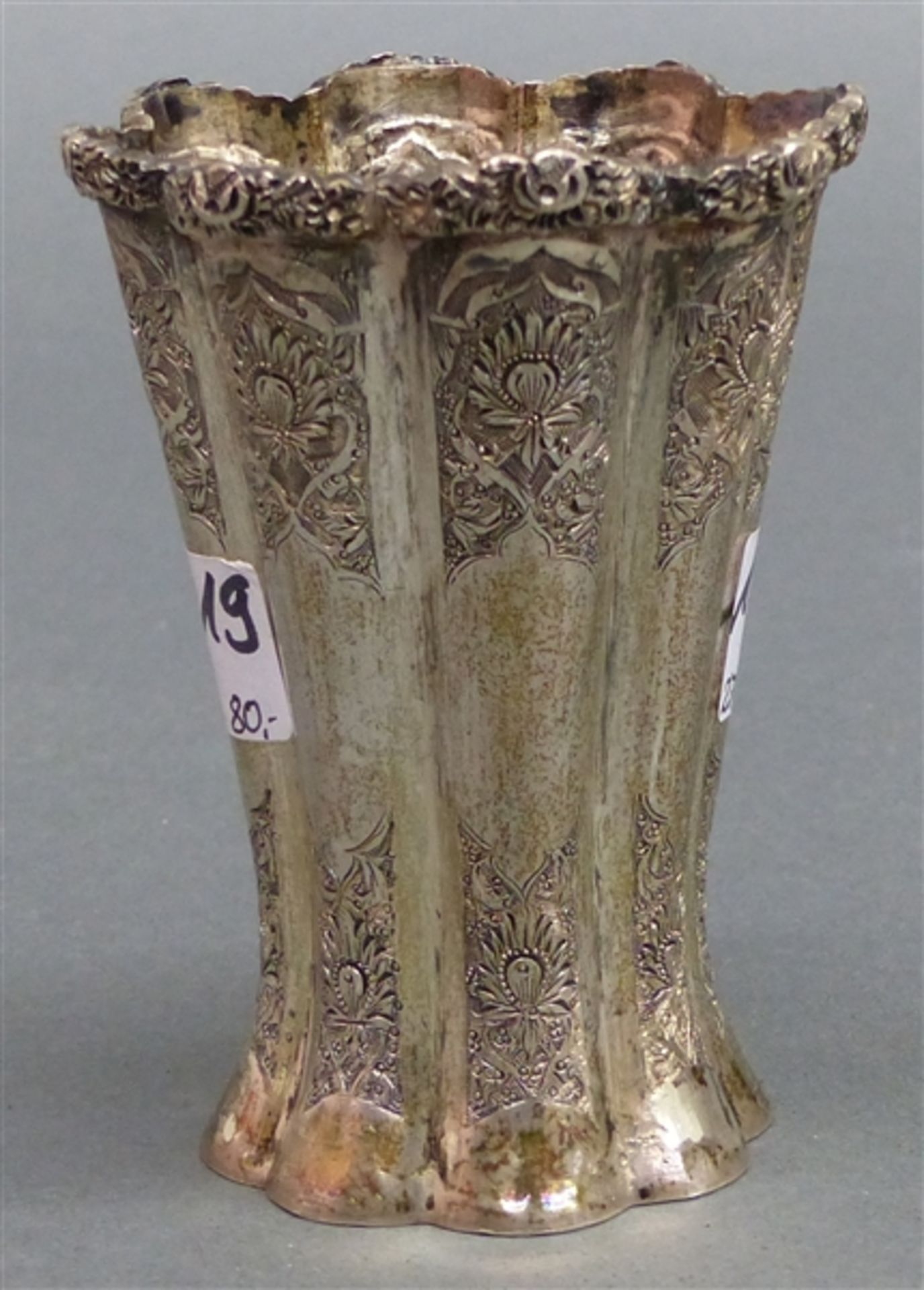 Ziervase Silber, Persien, Wellrand, florale Gravur, ca. 155 g schwer, h 10 cm,