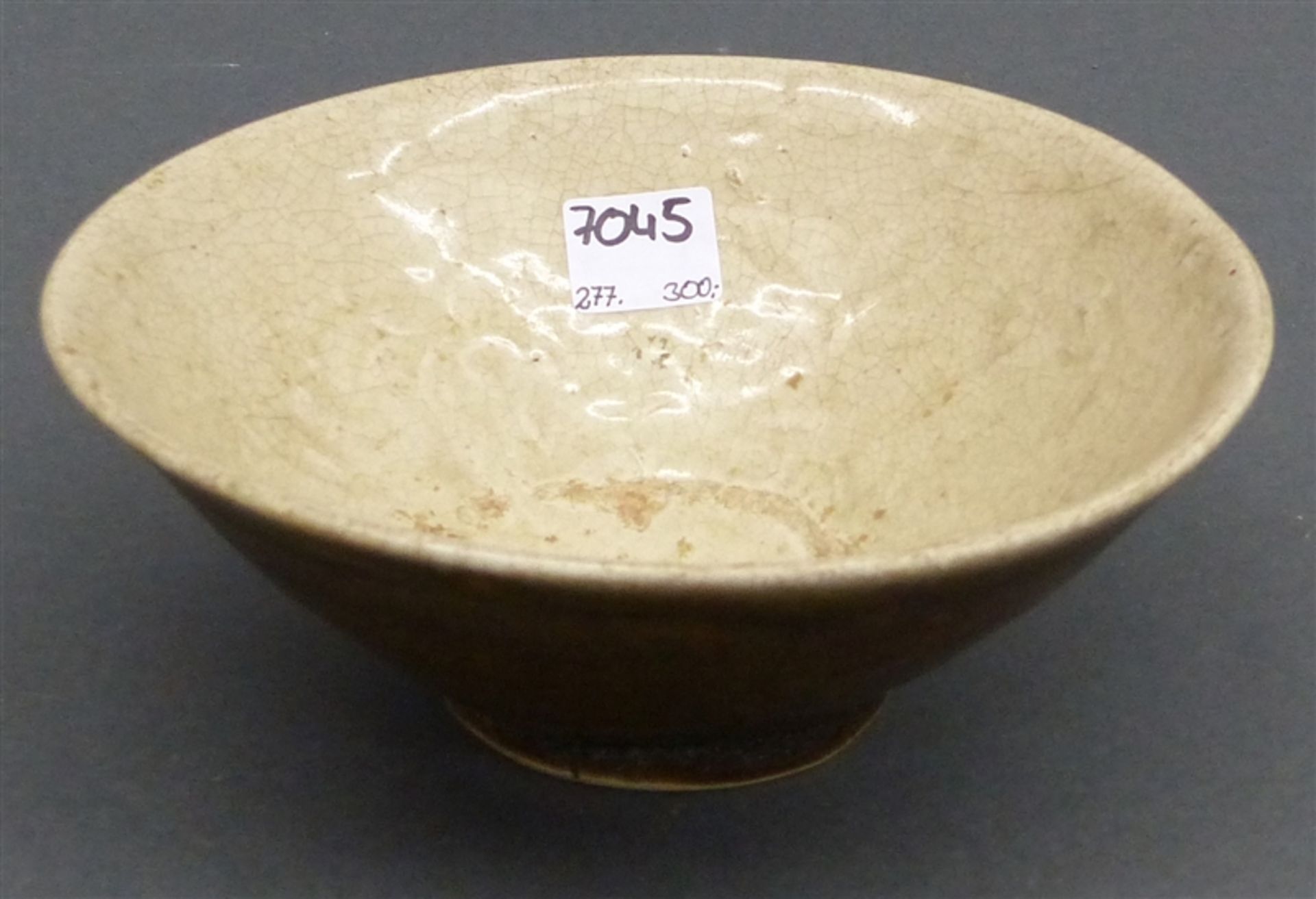 Keramikschale China, Song, wohl 12./13. Jh., Innenglasur, rund, d 16,5 cm,