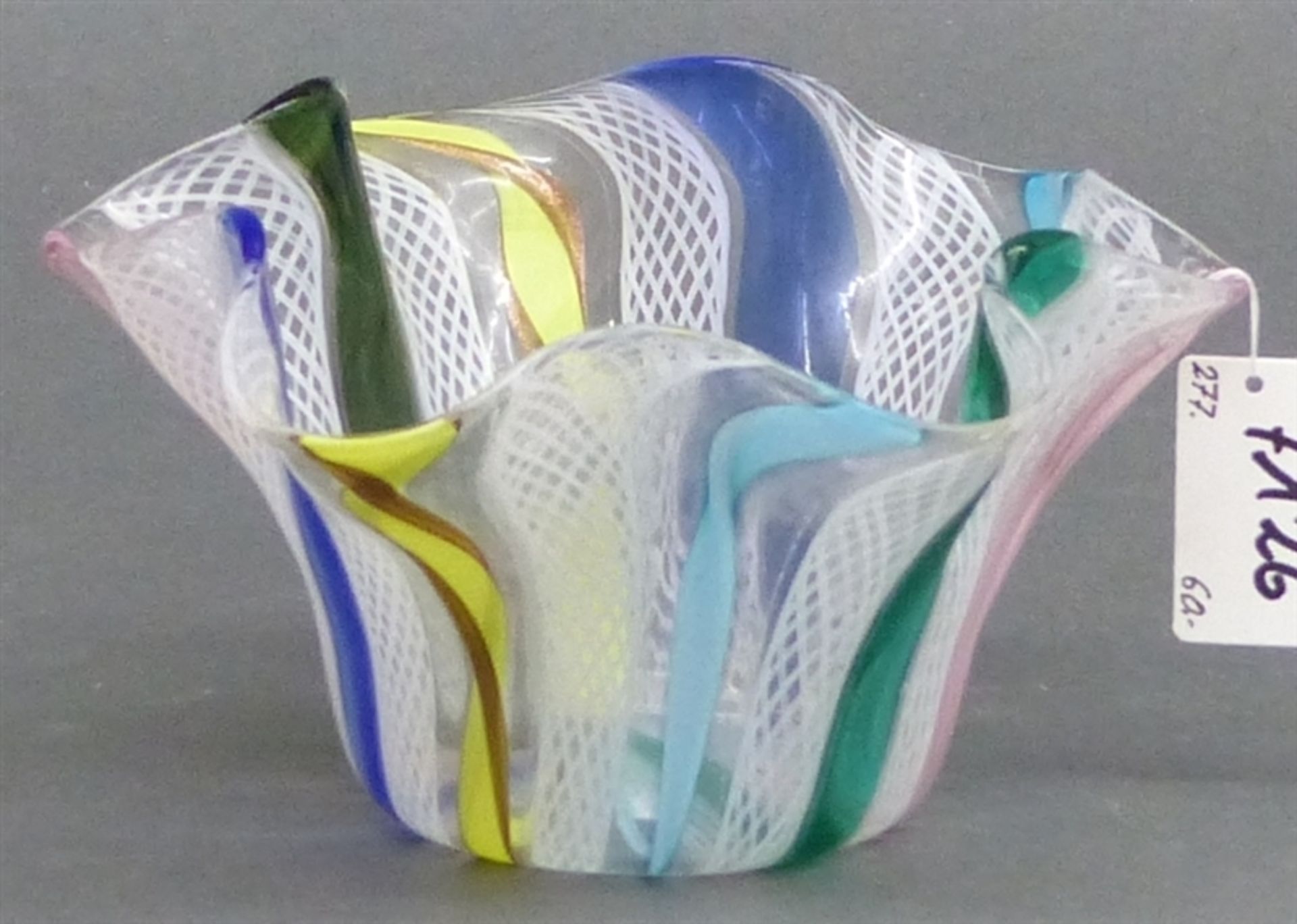 Glasschälchen Murano, 20. Jh., sogenannte "Taschentuchschale", verschieden farbig mit weißen