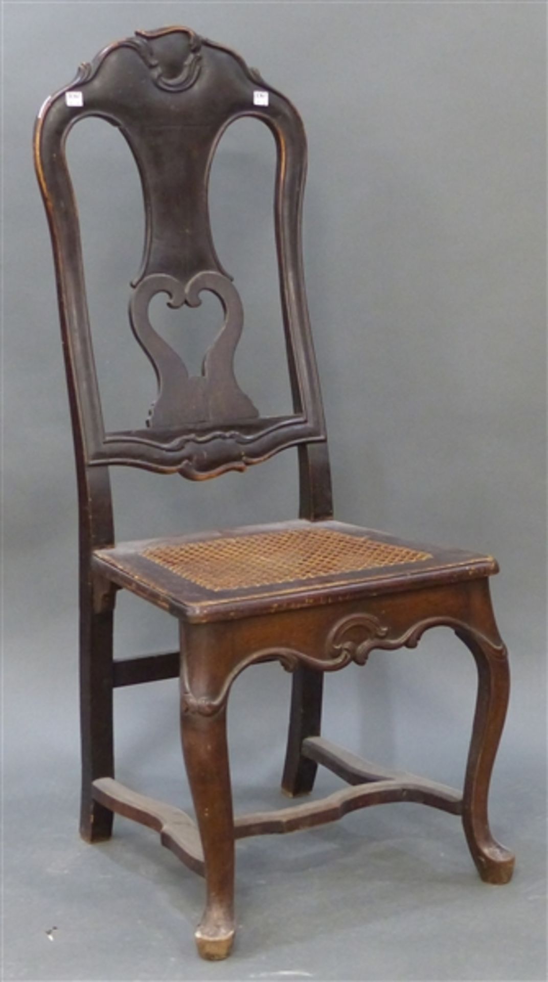 Barockstuhl Eiche, 18. Jh., Reliefschnitzereien, Sitzfläche mit Reedgeflecht, h 115 cm
